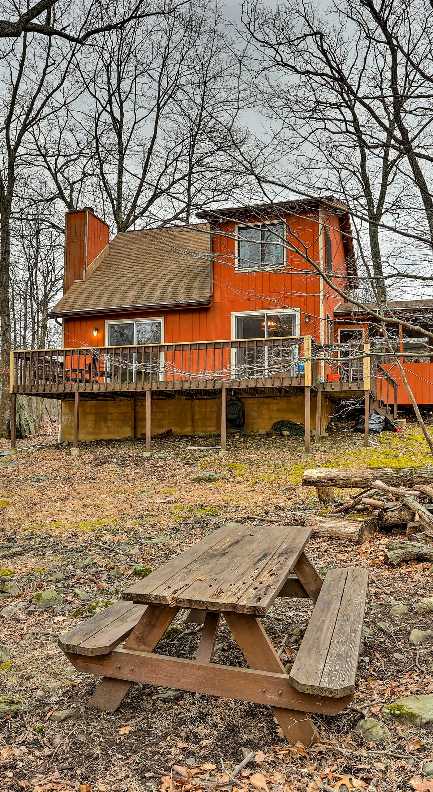 4 Mi to Tubing: Cozy Bushkill Cabin w/ Deck!