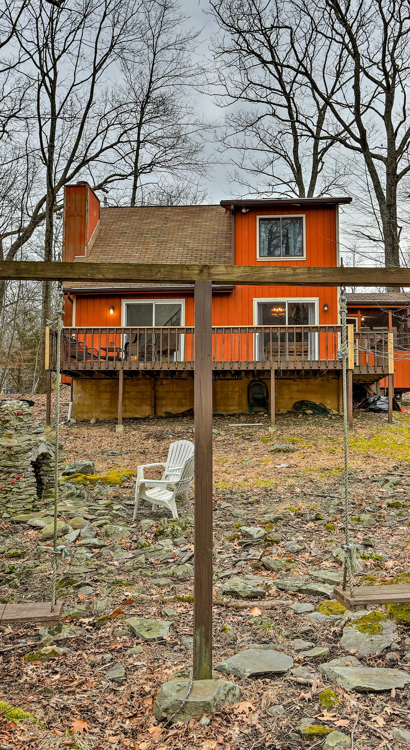 4 Mi to Tubing: Cozy Bushkill Cabin w/ Deck!