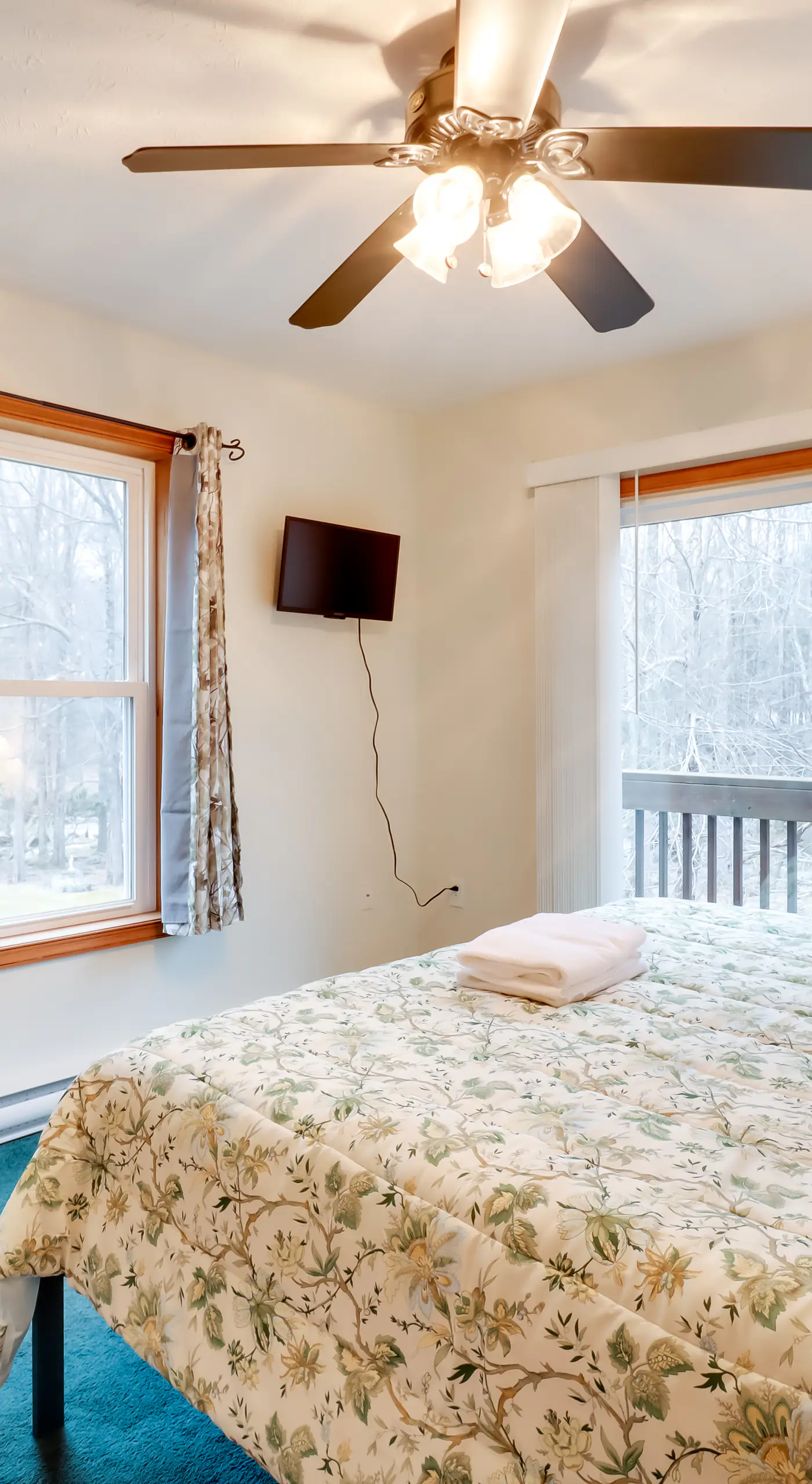 Private Hot Tub + Lake Access: Poconos Escape!