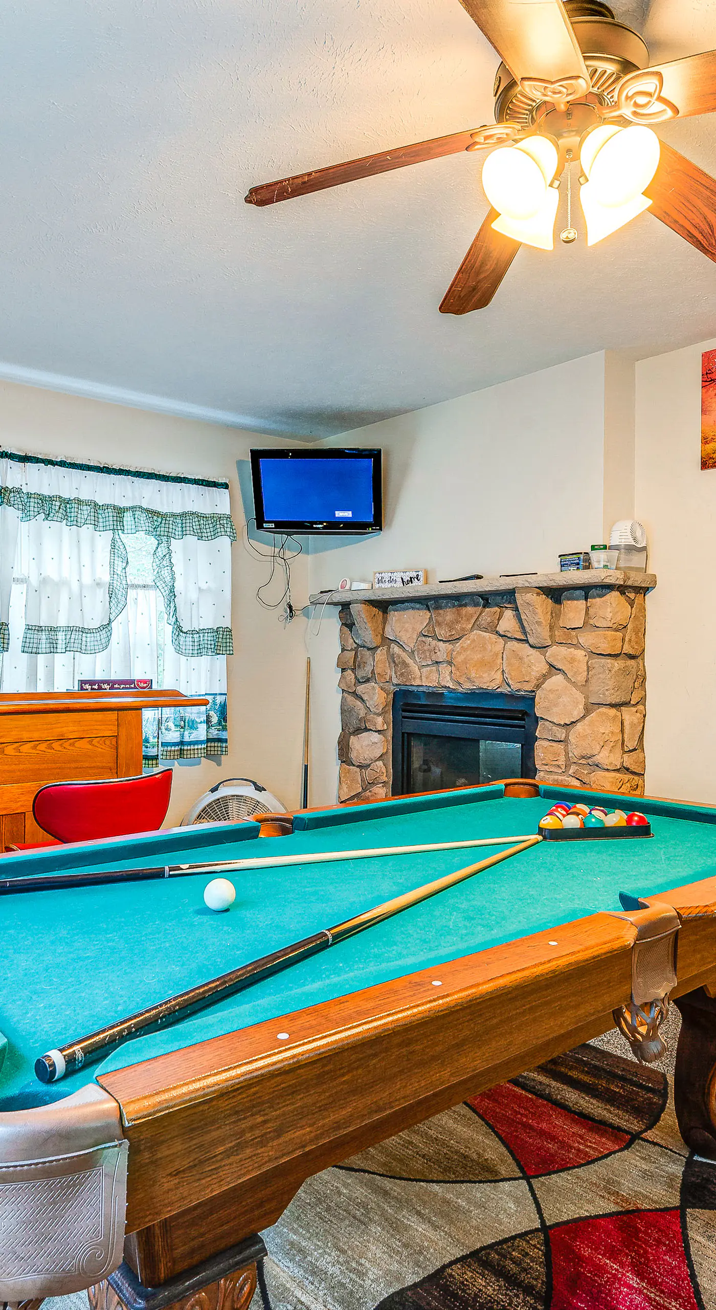 Private Hot Tub + Lake Access: Poconos Escape!