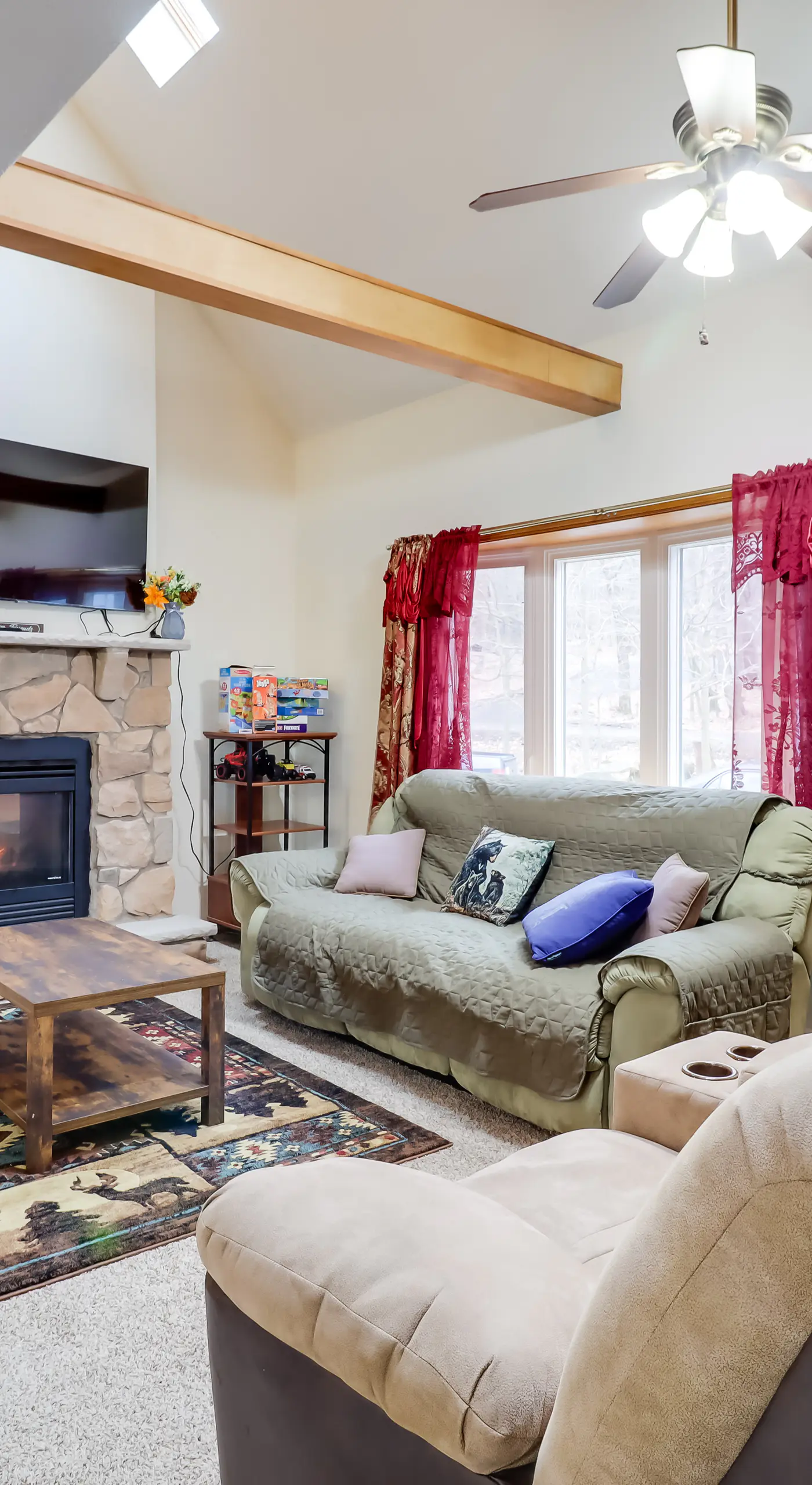 Private Hot Tub + Lake Access: Poconos Escape!