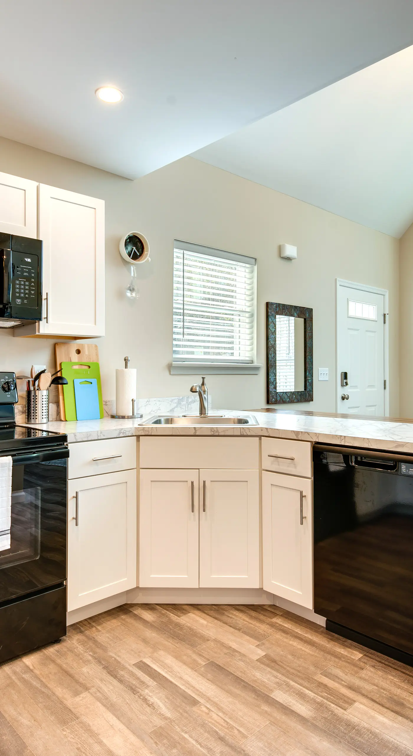 Hike & Ski: Pocono Lake Home w/ Community Perks!