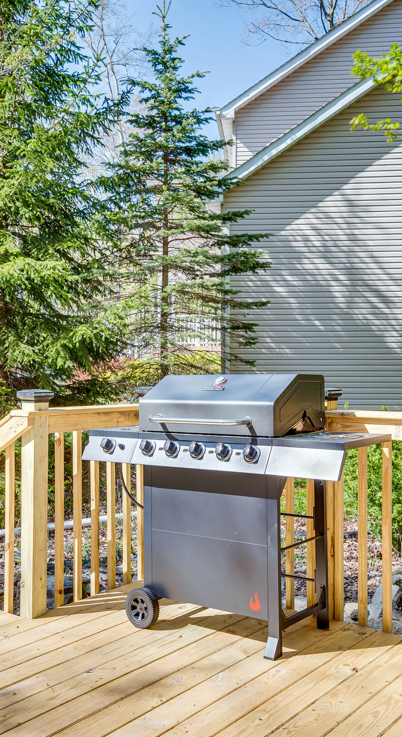 Deck & Community Perks: Bright Pocono Lake Home!