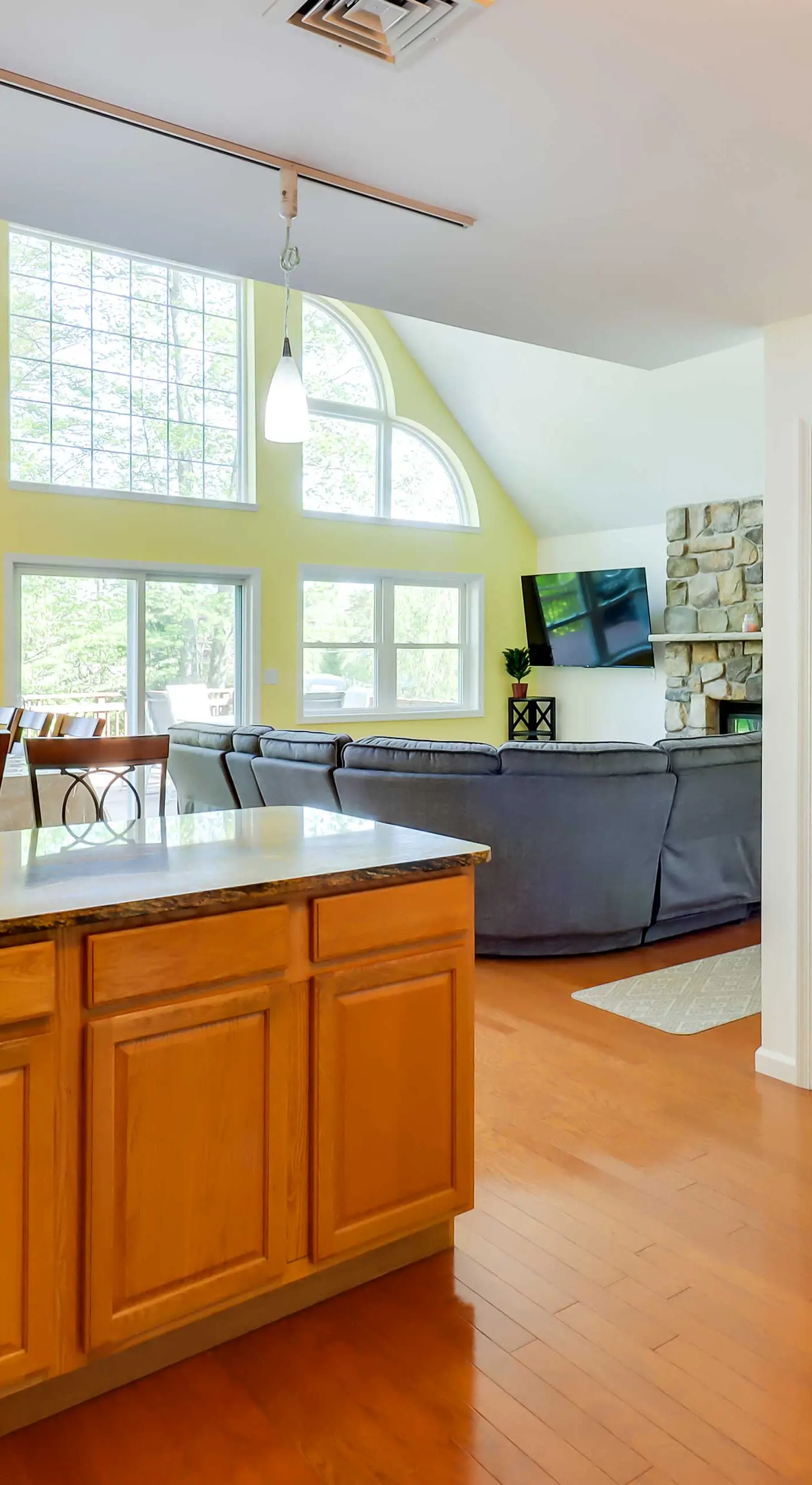 Huge Deck: Stunning Pocono Lake Vacation Rental!