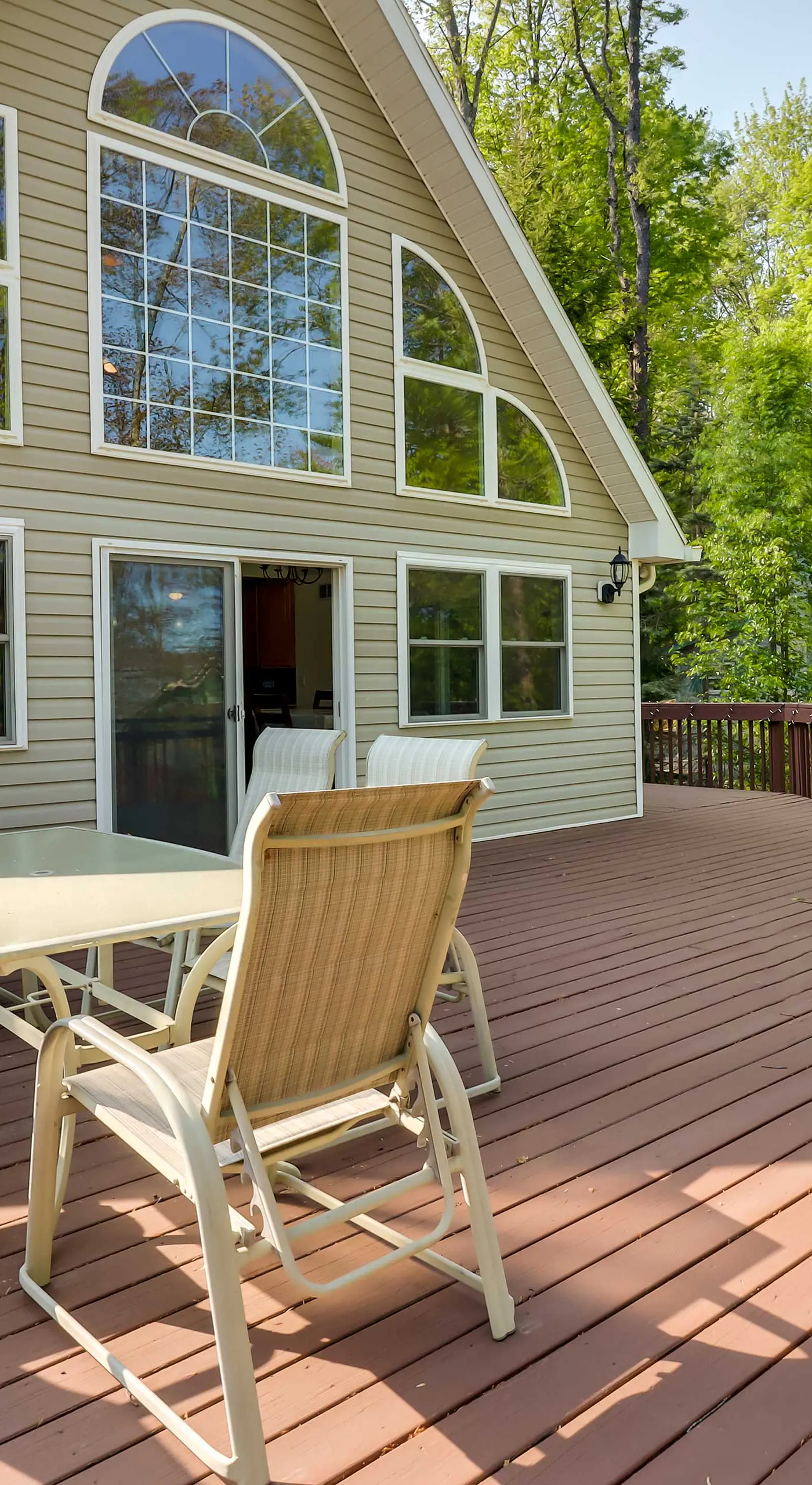 Huge Deck: Stunning Pocono Lake Vacation Rental!