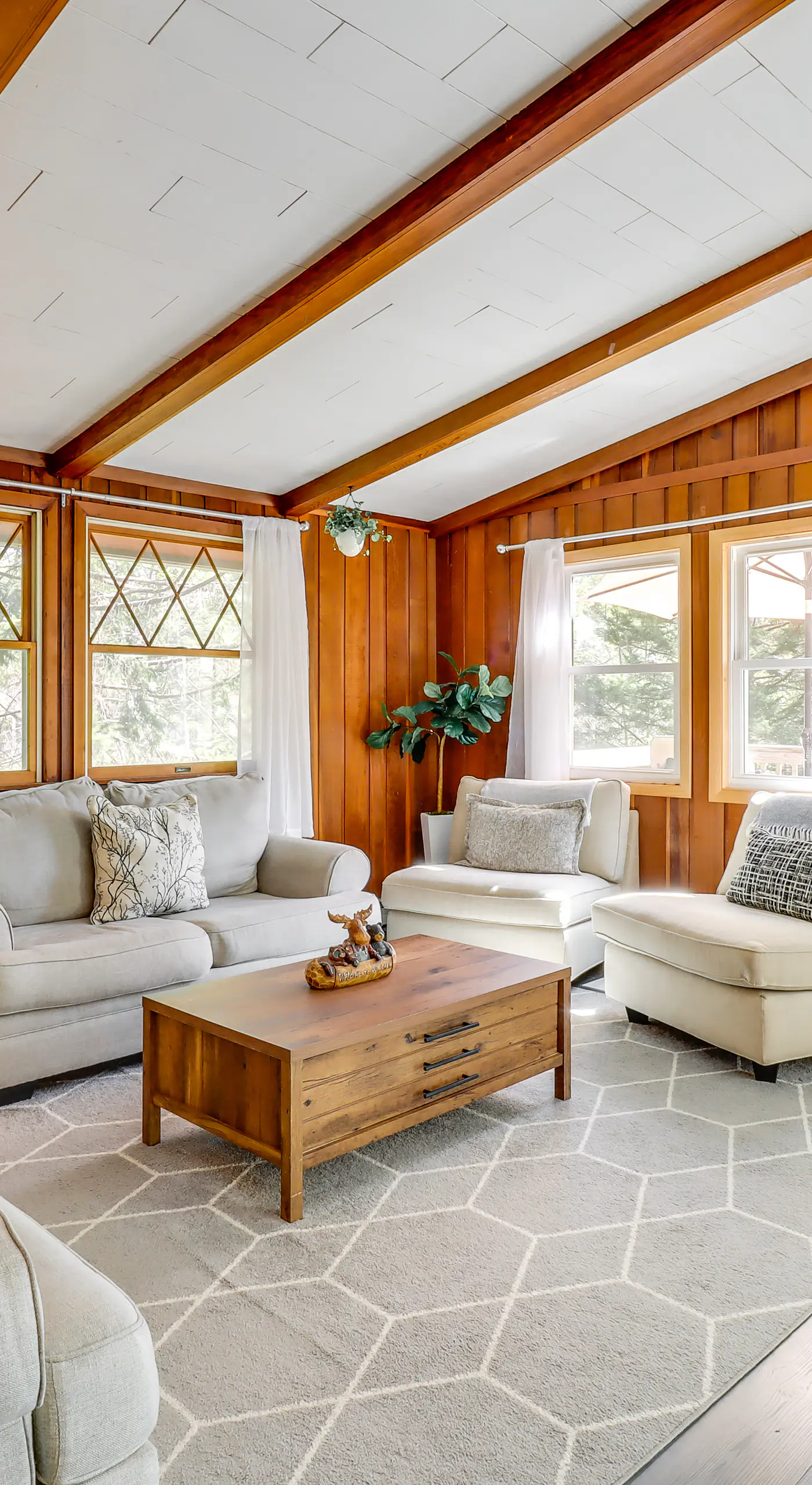 Swim Dock & Game Room: Lakefront Poconos Cabin!