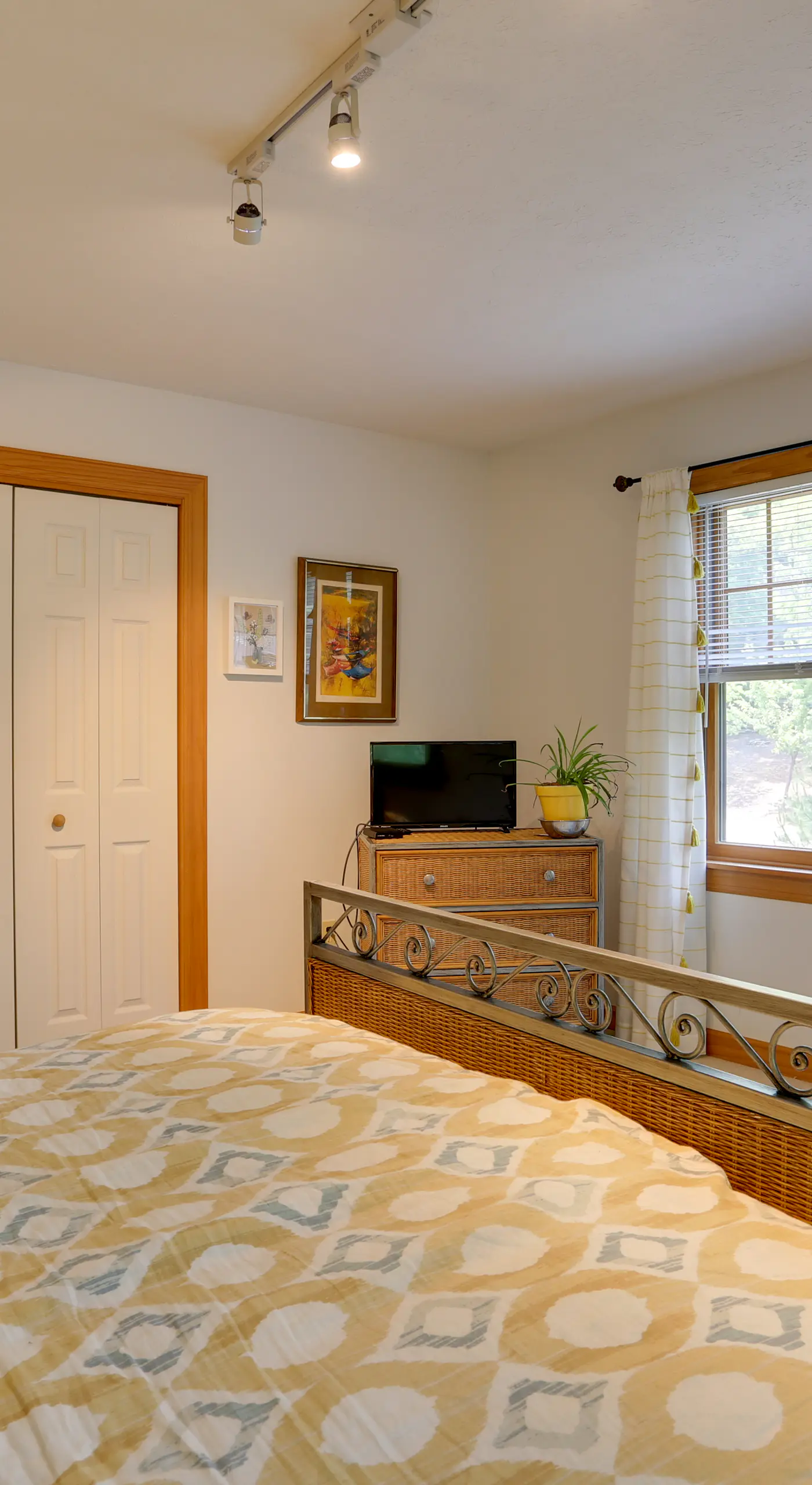 < 1 Mi to Camelback Resort: Home w/ Pool Table!
