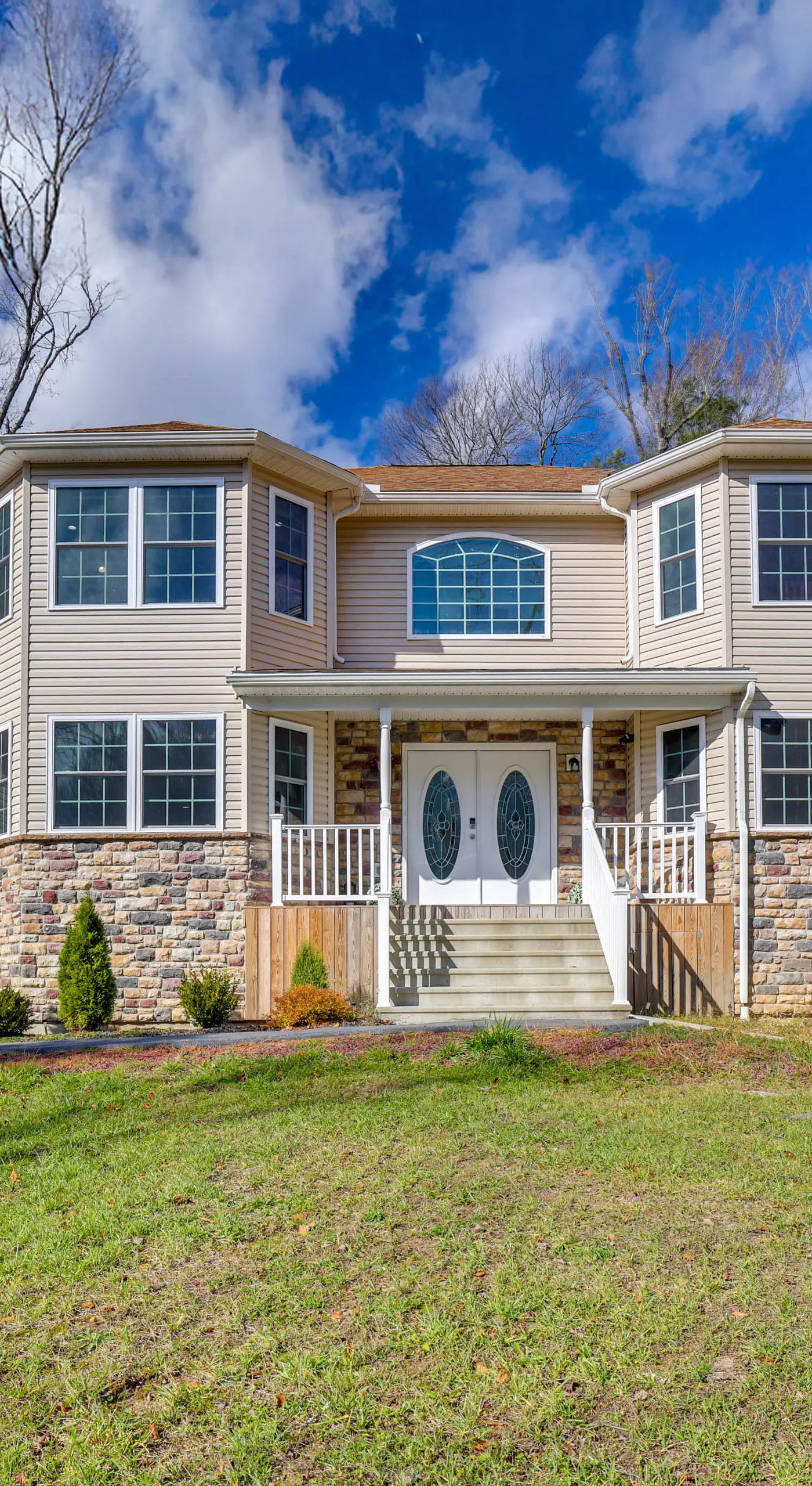 Hot Tub + Lake Access: Spacious Tobyhanna Home