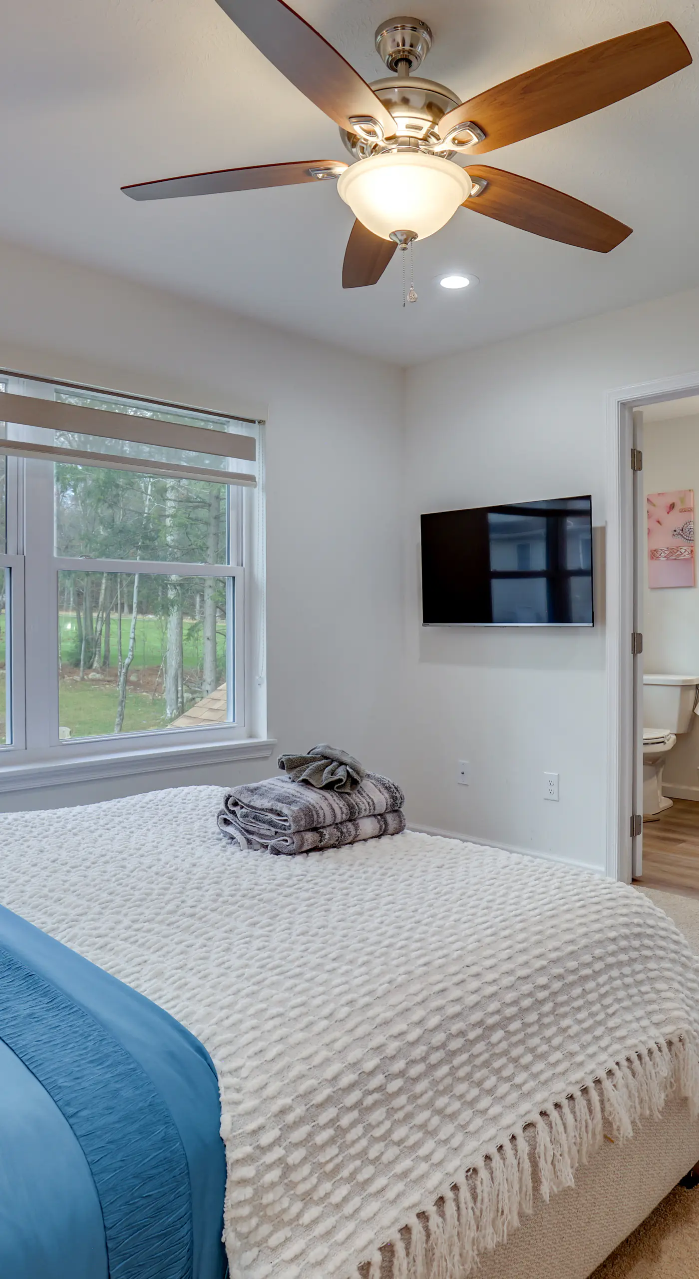 Hot Tub + Lake Access: Spacious Tobyhanna Home