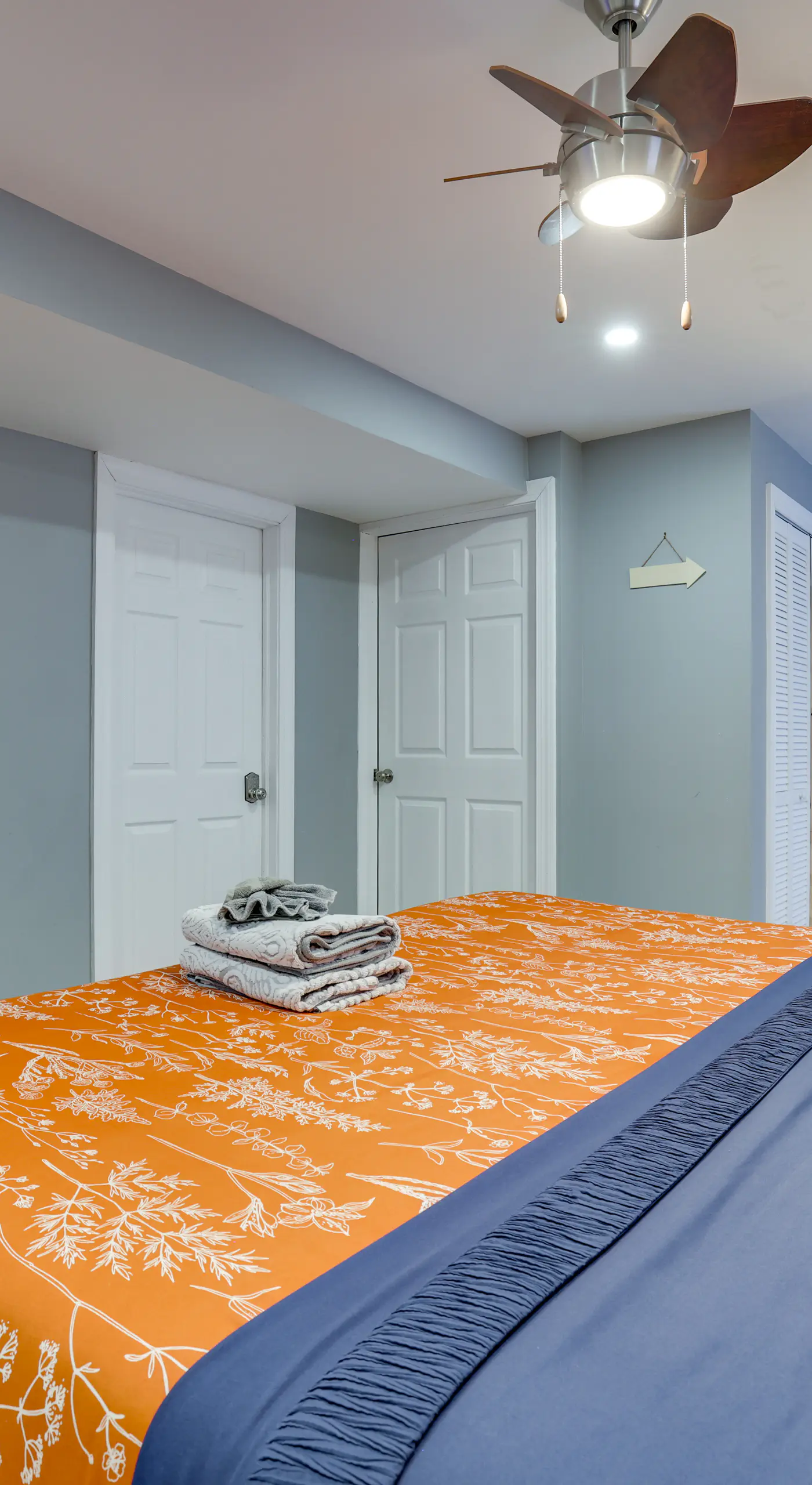 Hot Tub + Lake Access: Spacious Tobyhanna Home