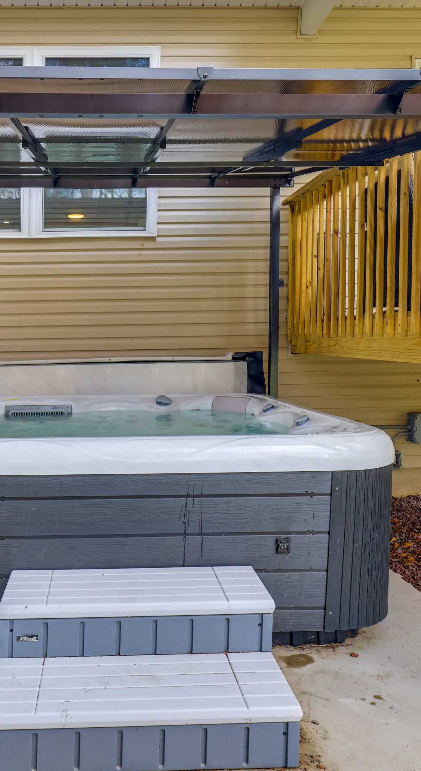 Hot Tub + Lake Access: Spacious Tobyhanna Home