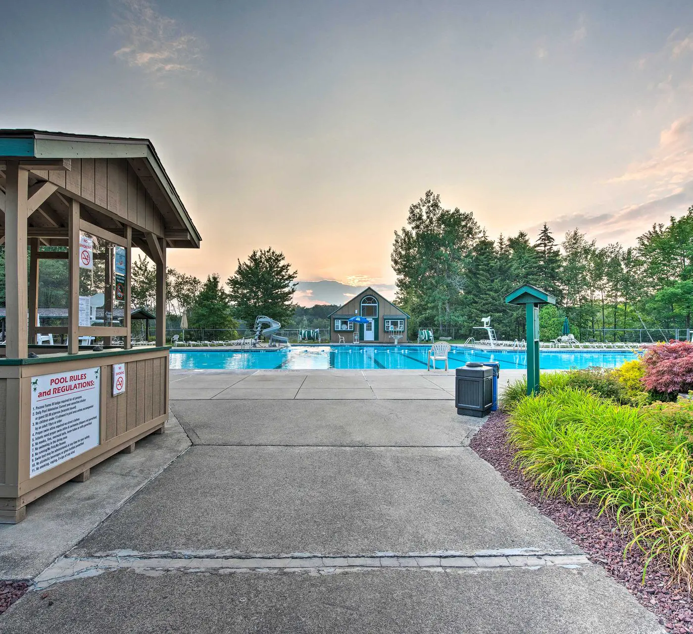 Hot Tub + Lake Access: Spacious Tobyhanna Home