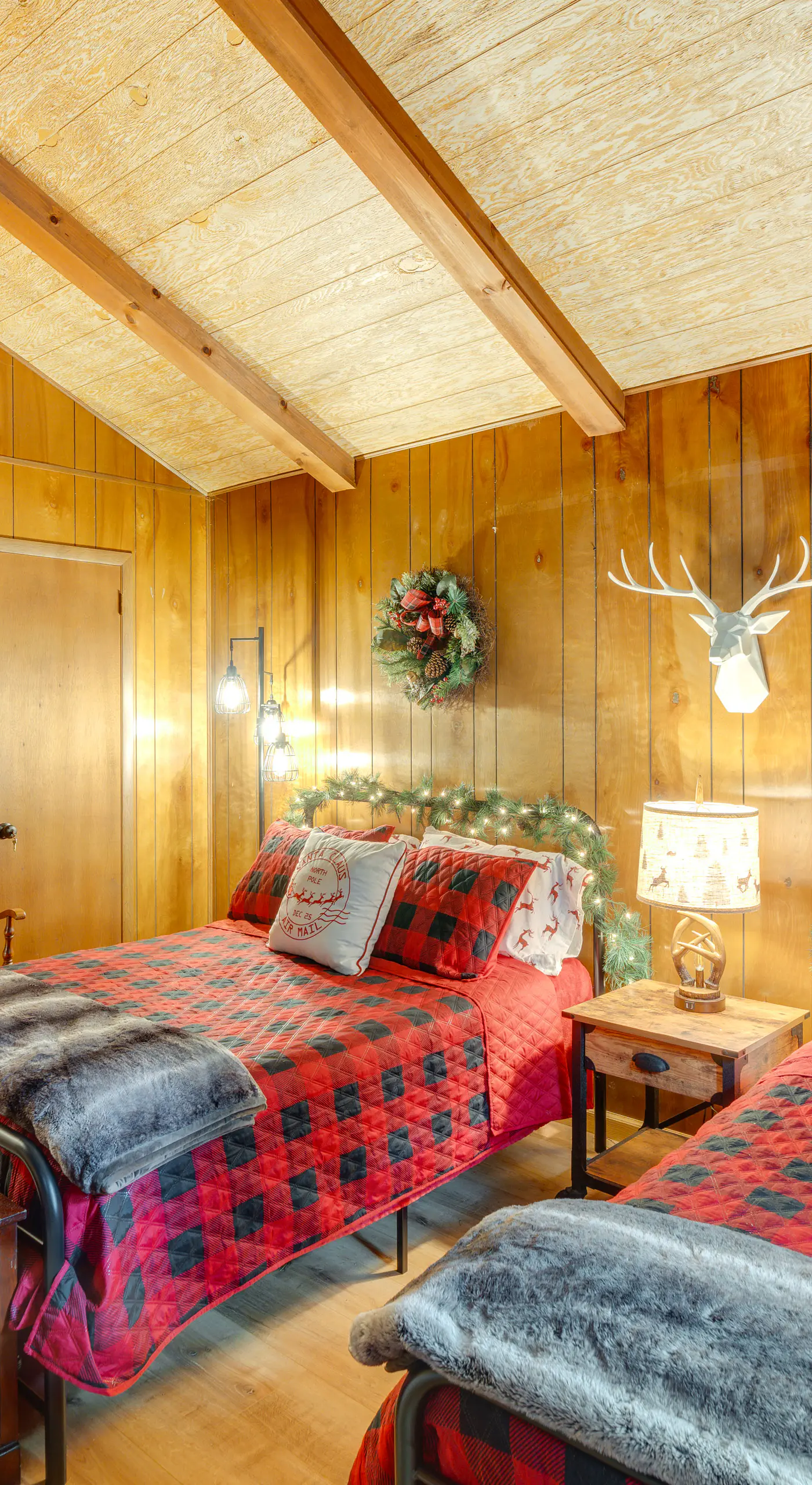 1 Mi to Gouldsboro State Park: Cabin w/ Deck!