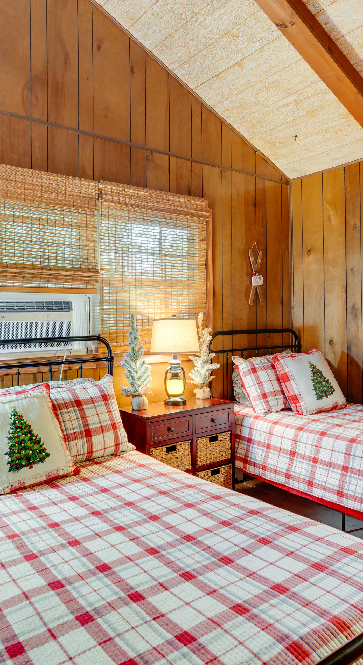 1 Mi to Gouldsboro State Park: Cabin w/ Deck!