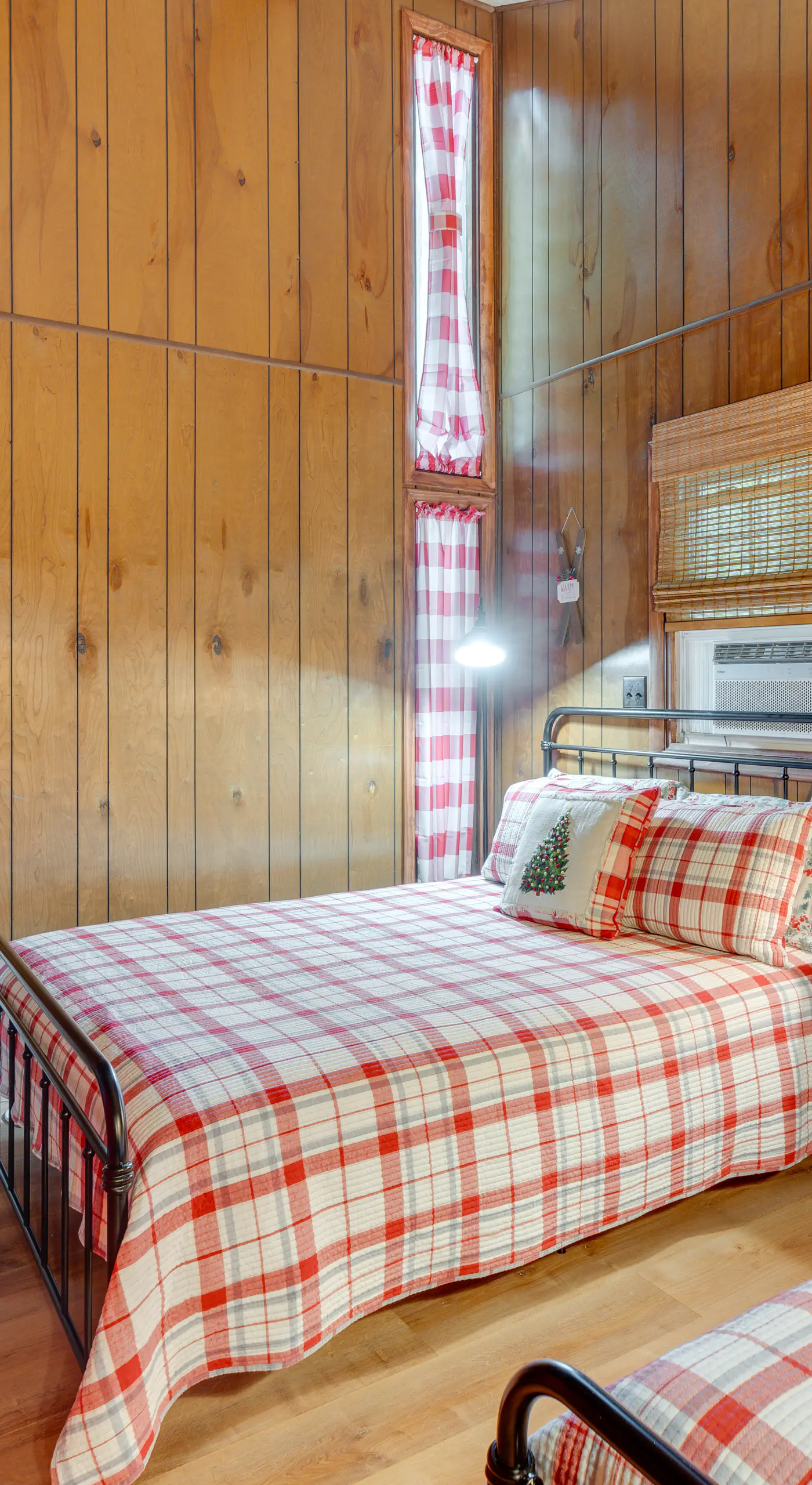 1 Mi to Gouldsboro State Park: Cabin w/ Deck!