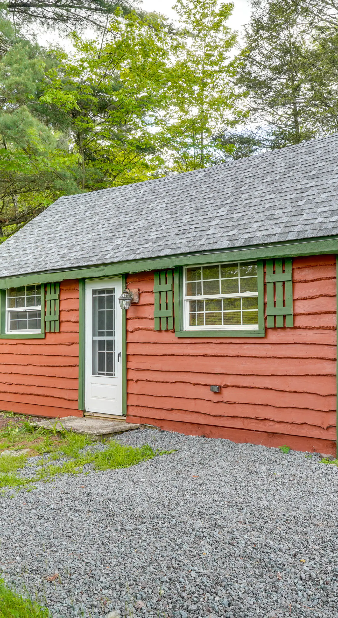 Pocono Couple's Getaway! Cute Cabin on 8 Acres