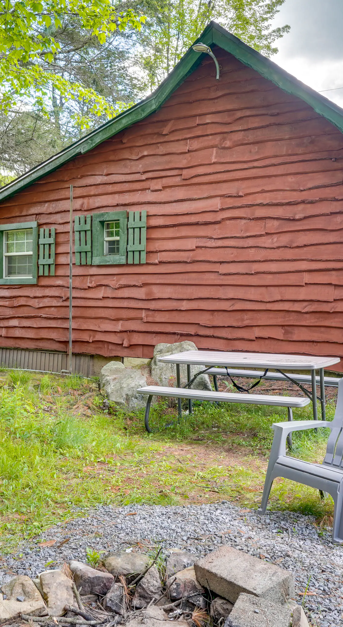Pocono Couple's Getaway! Cute Cabin on 8 Acres