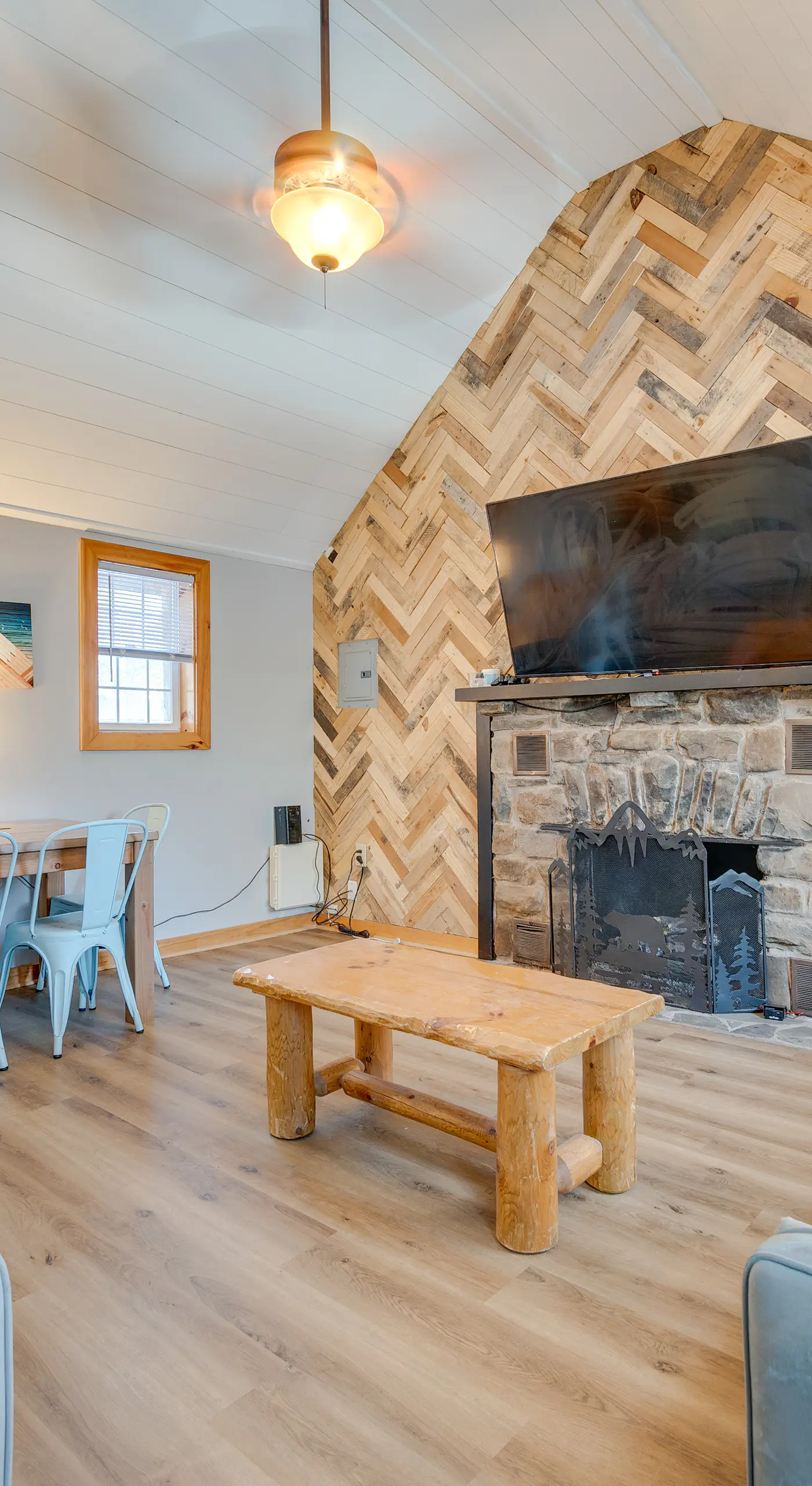 Pocono Couple's Getaway! Cute Cabin on 8 Acres