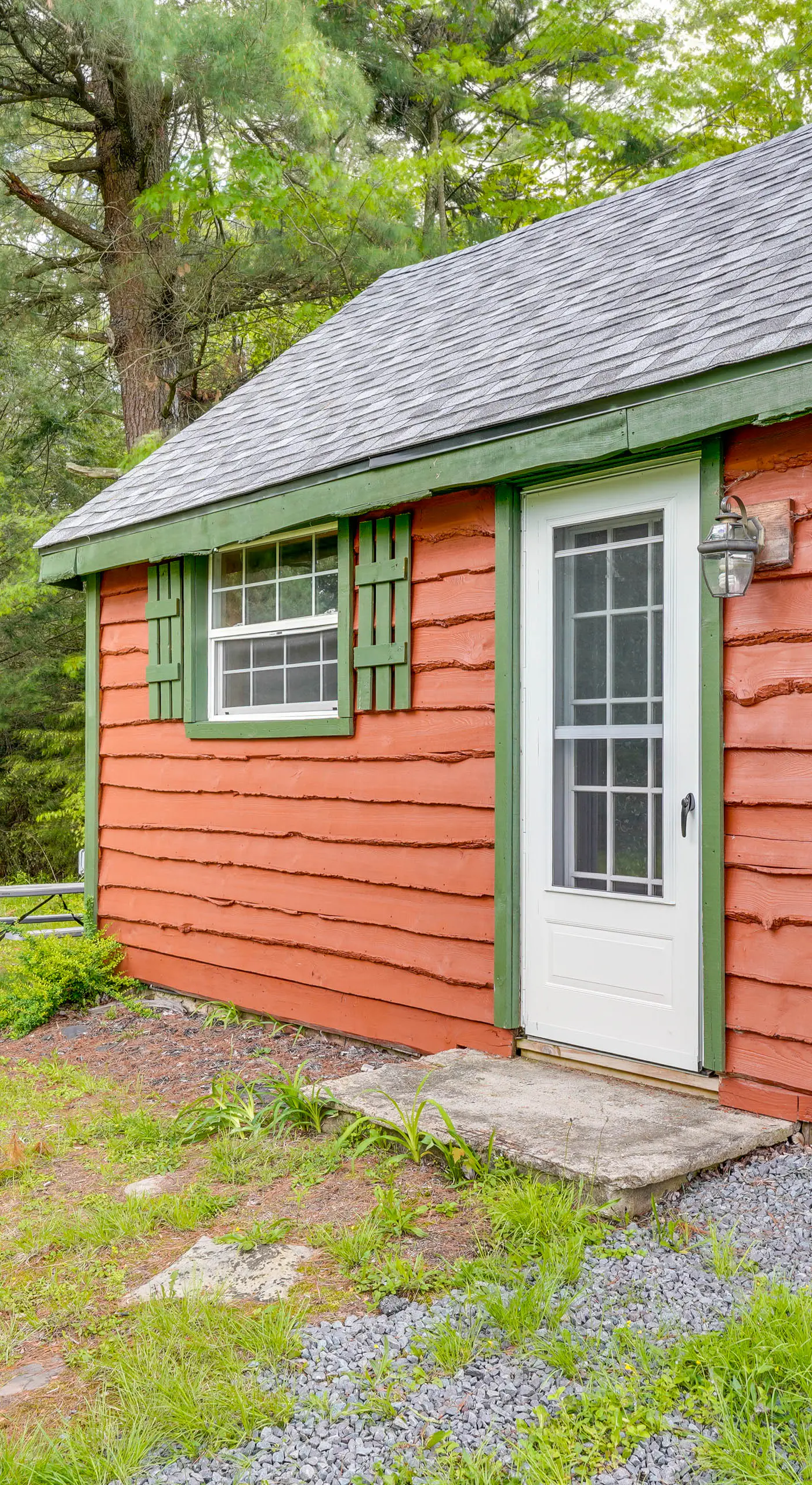 Pocono Couple's Getaway! Cute Cabin on 8 Acres