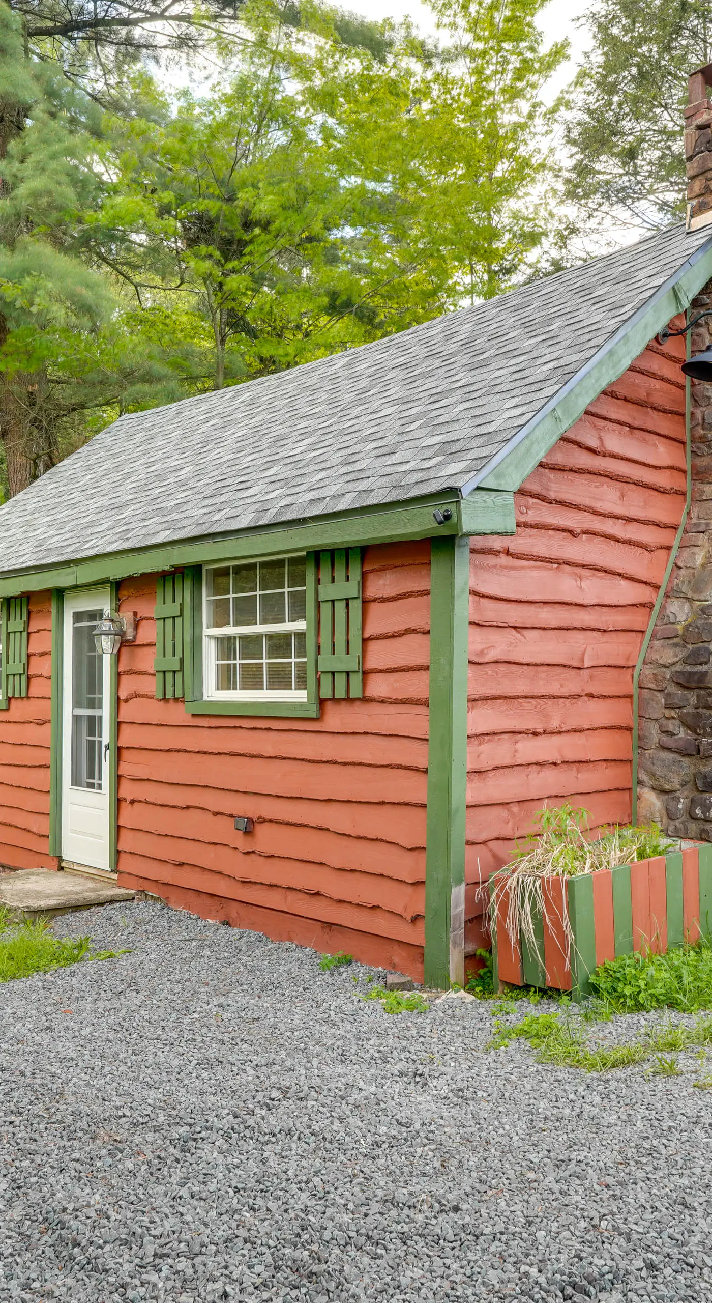 Pocono Couple's Getaway! Cute Cabin on 8 Acres