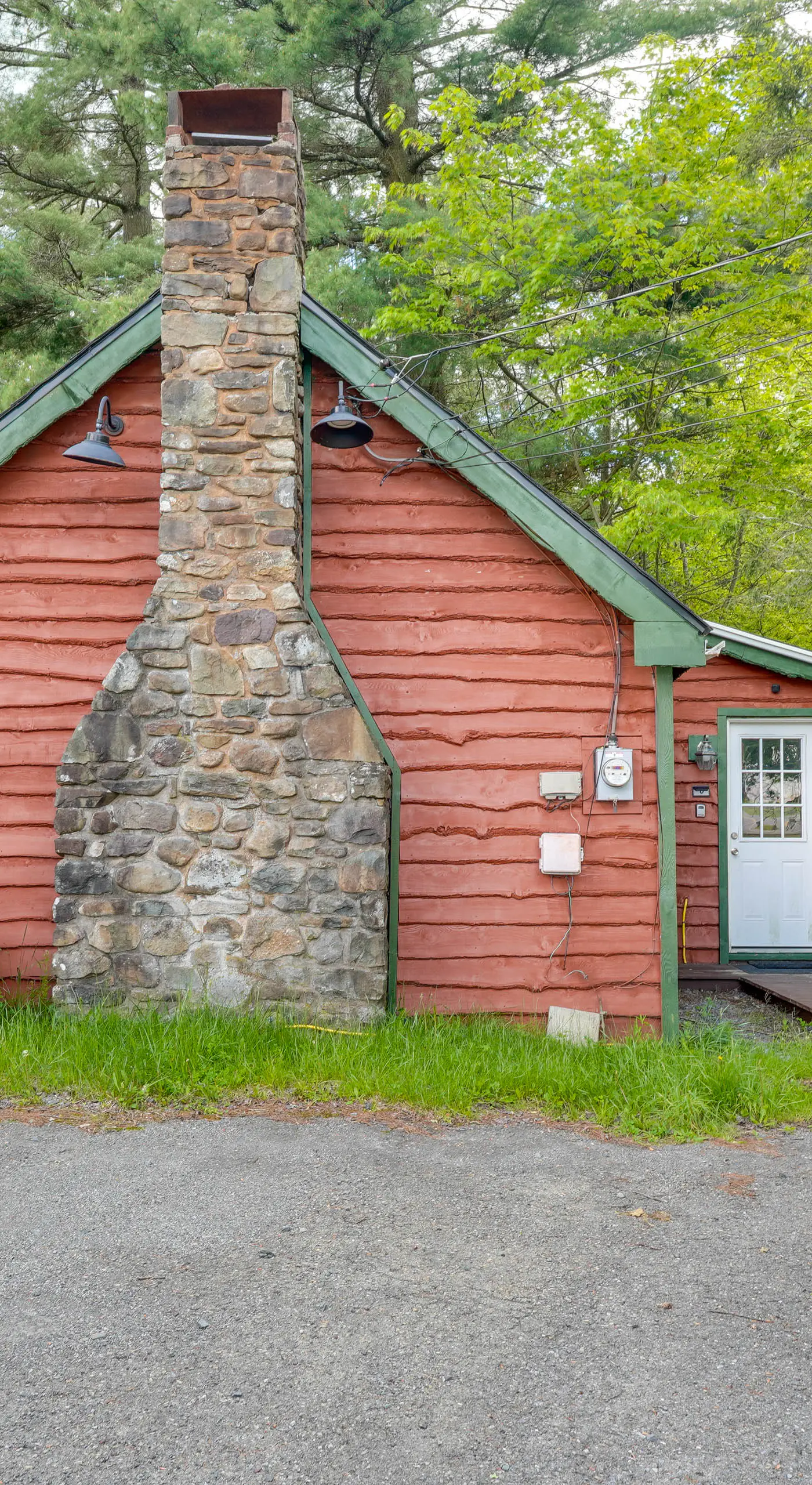 Pocono Couple's Getaway! Cute Cabin on 8 Acres