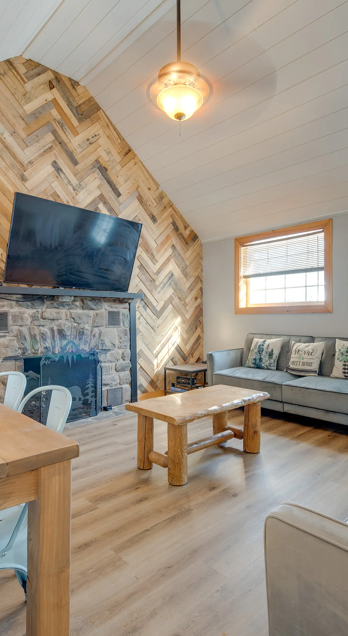 Pocono Couple's Getaway! Cute Cabin on 8 Acres