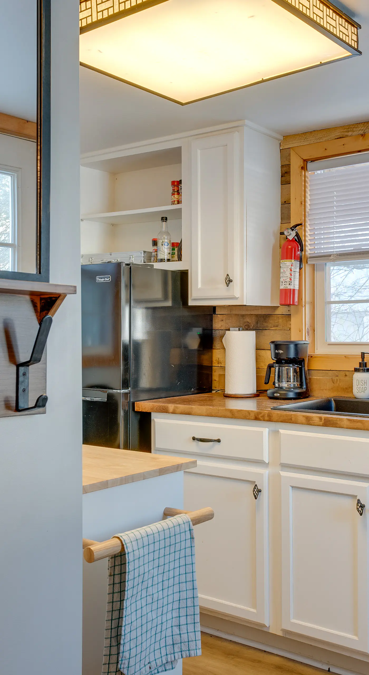 Pocono Couple's Getaway! Cute Cabin on 8 Acres