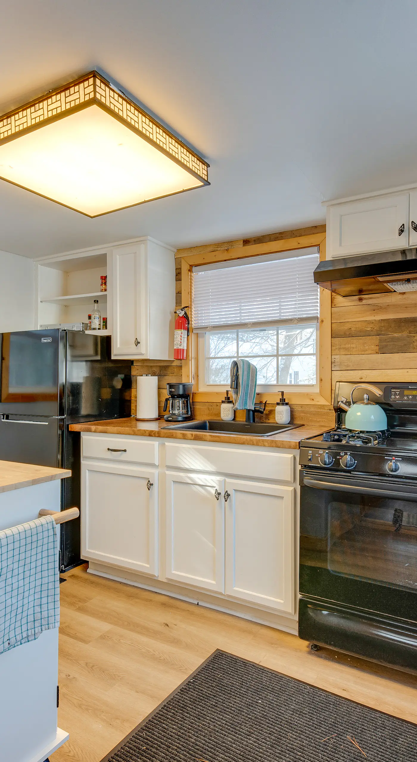 Pocono Couple's Getaway! Cute Cabin on 8 Acres