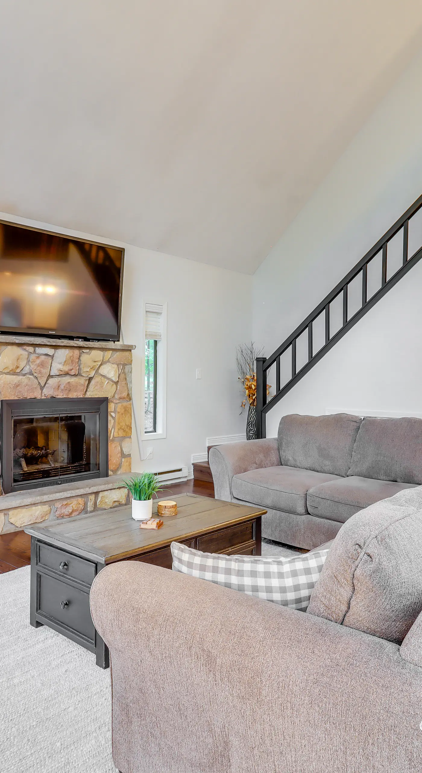 Deck, Fire Pit & Pool Access: Pennsylvania Home!