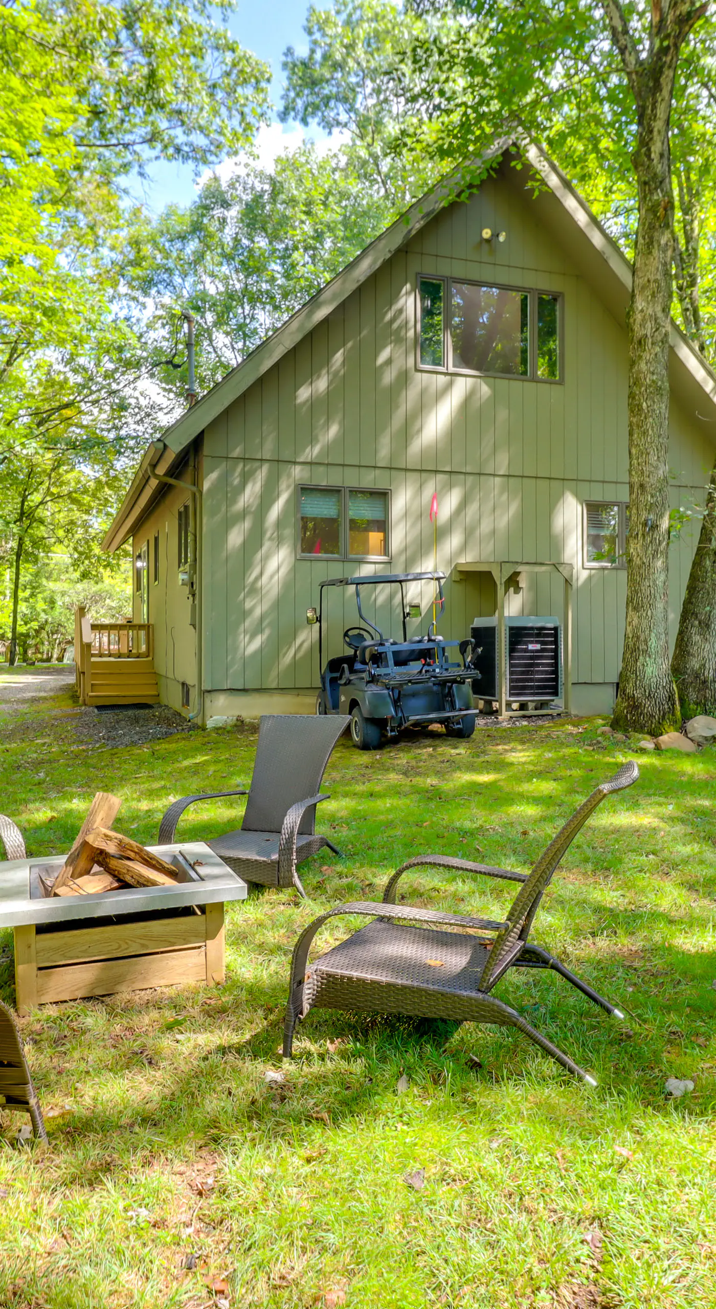 Deck, Fire Pit & Pool Access: Pennsylvania Home!