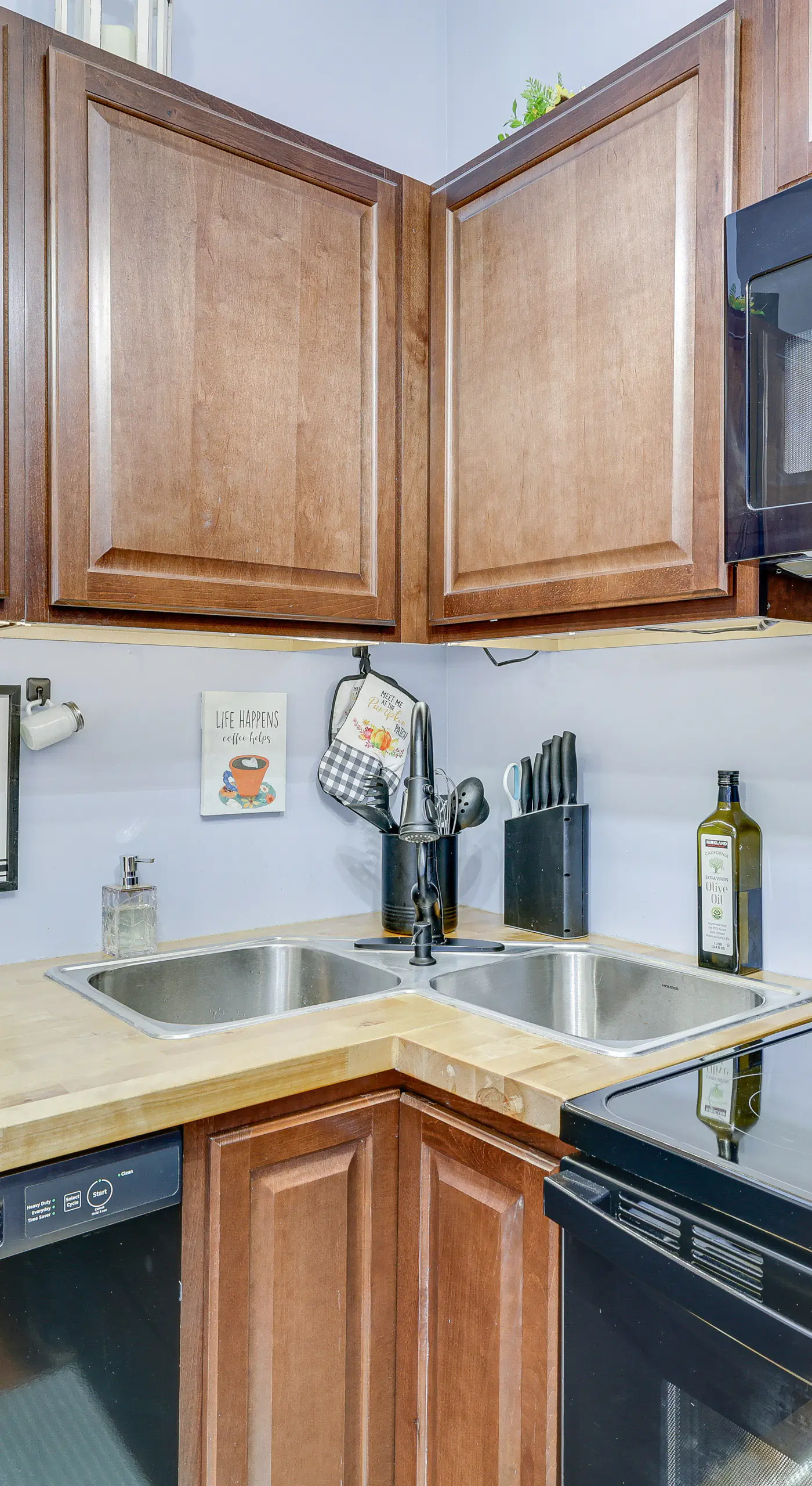Fire Pit, Pool & Beach Access: Tobyhanna Home!