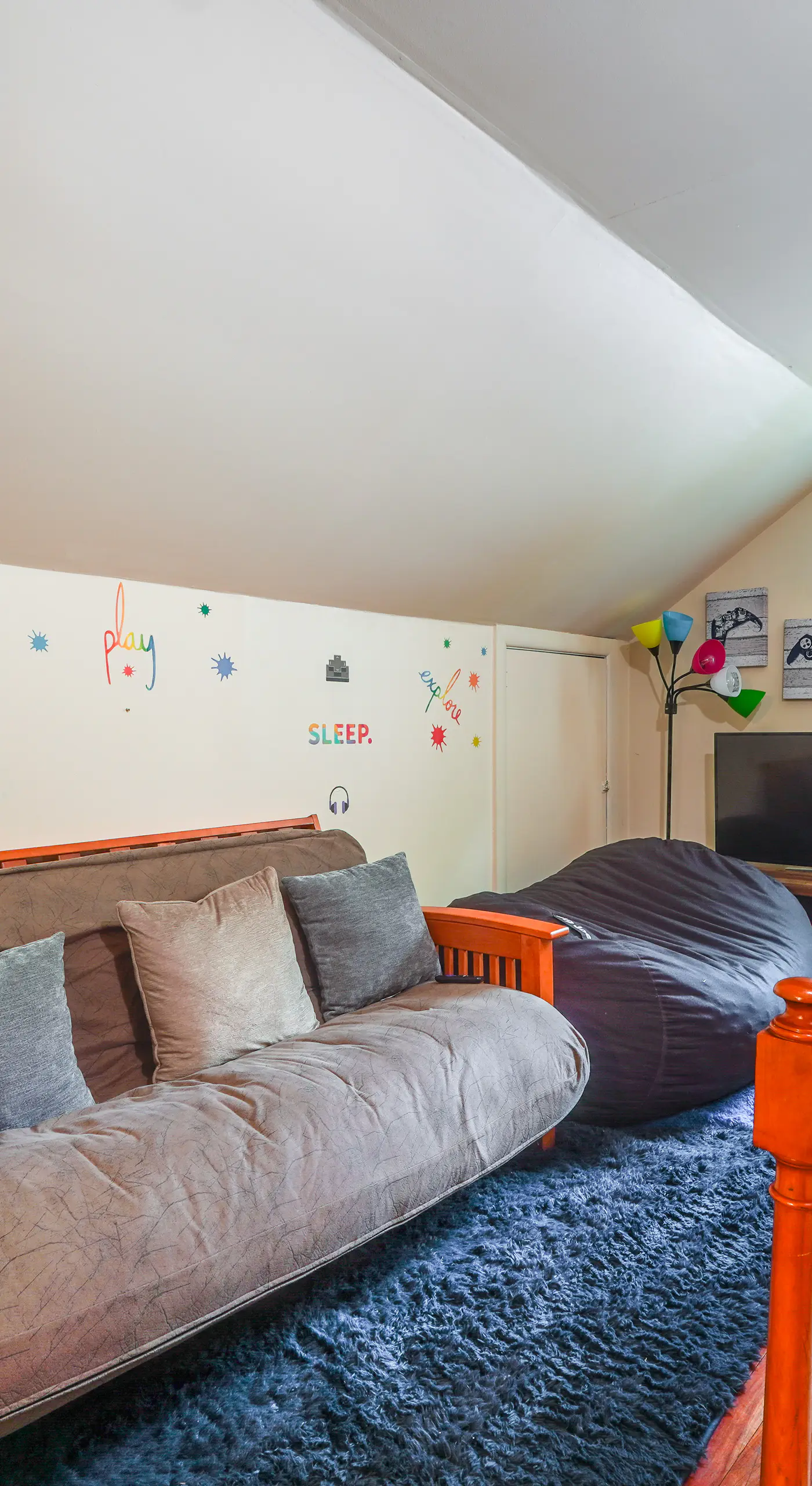 Explore the Poconos! Cozy Creekside Cabin w/ Patio