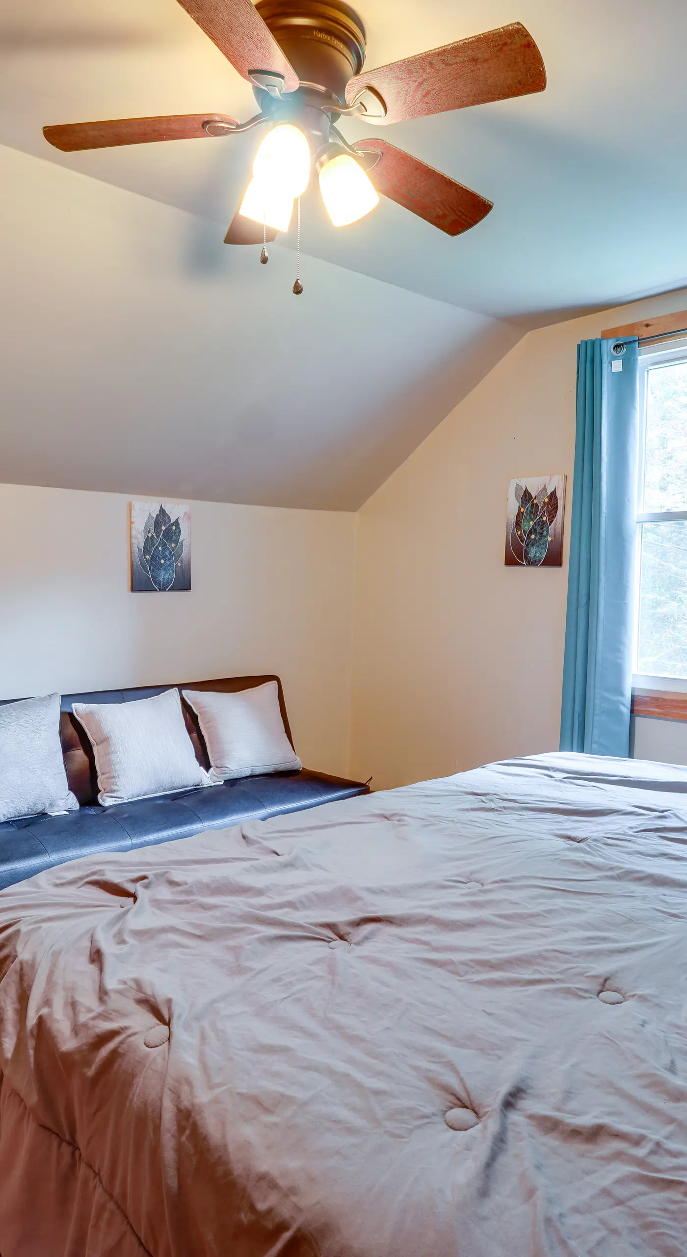 Explore the Poconos! Cozy Creekside Cabin w/ Patio