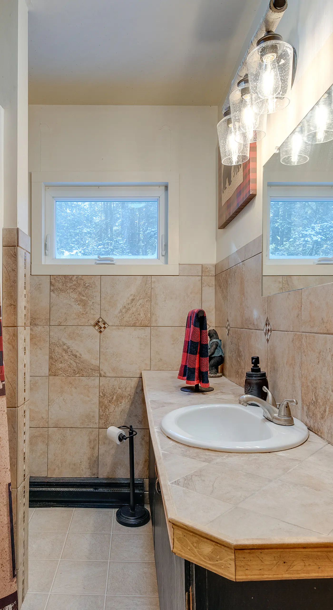Explore the Poconos! Cozy Creekside Cabin w/ Patio
