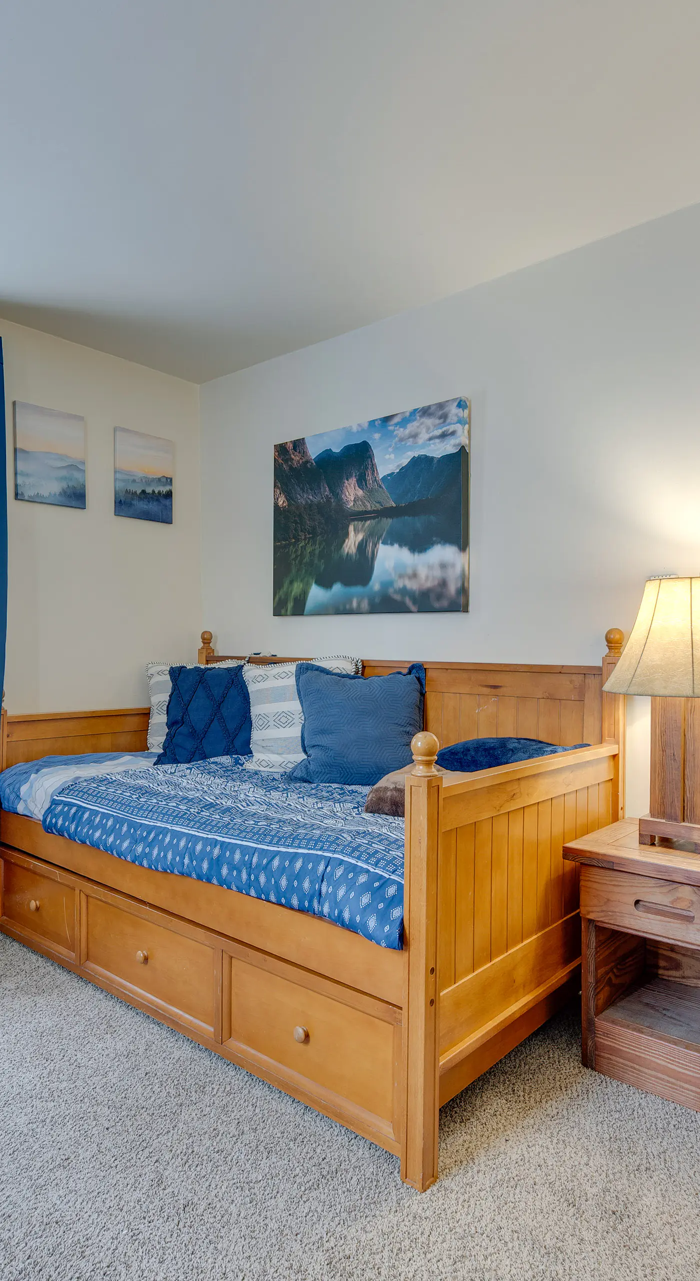 Explore the Poconos! Cozy Creekside Cabin w/ Patio