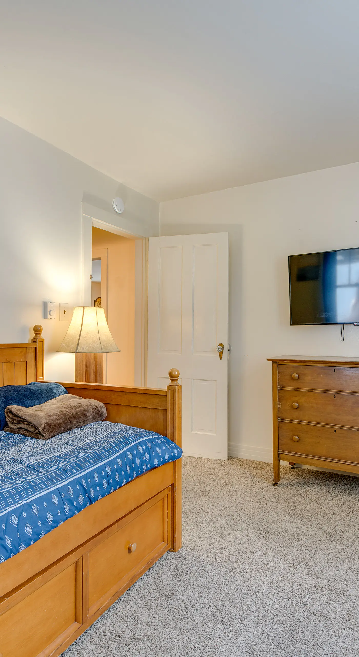 Explore the Poconos! Cozy Creekside Cabin w/ Patio