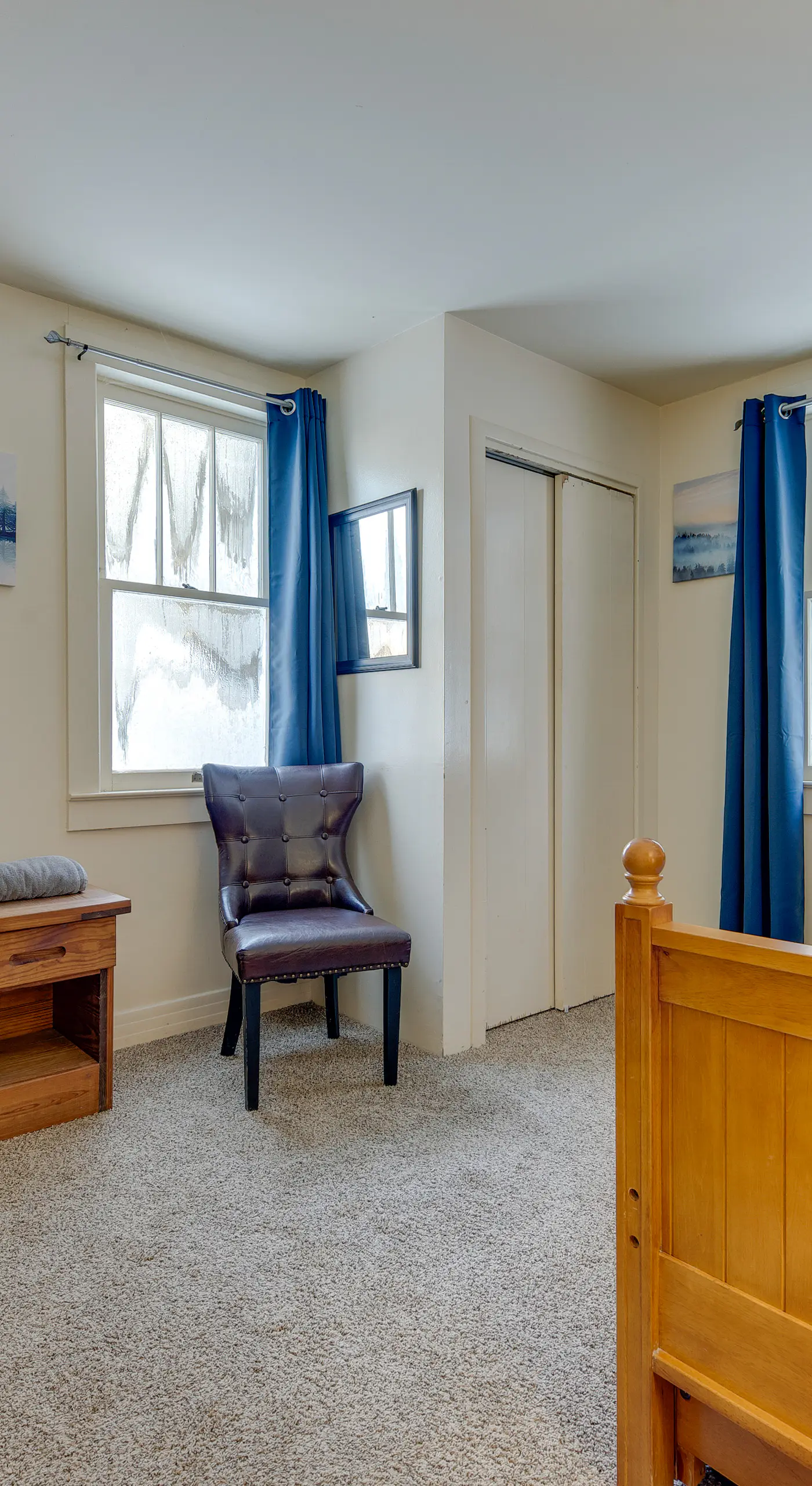 Explore the Poconos! Cozy Creekside Cabin w/ Patio
