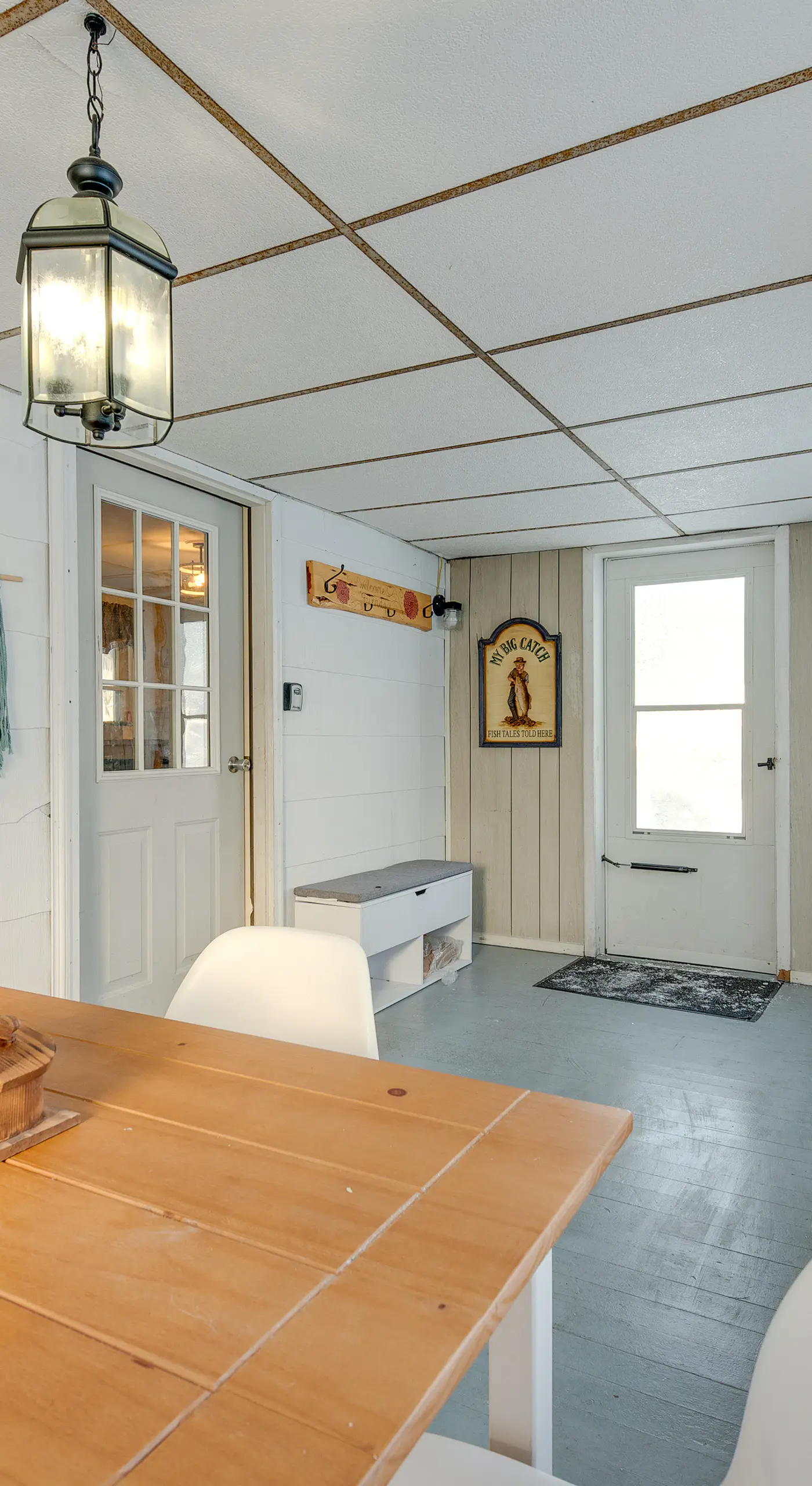 Explore the Poconos! Cozy Creekside Cabin w/ Patio