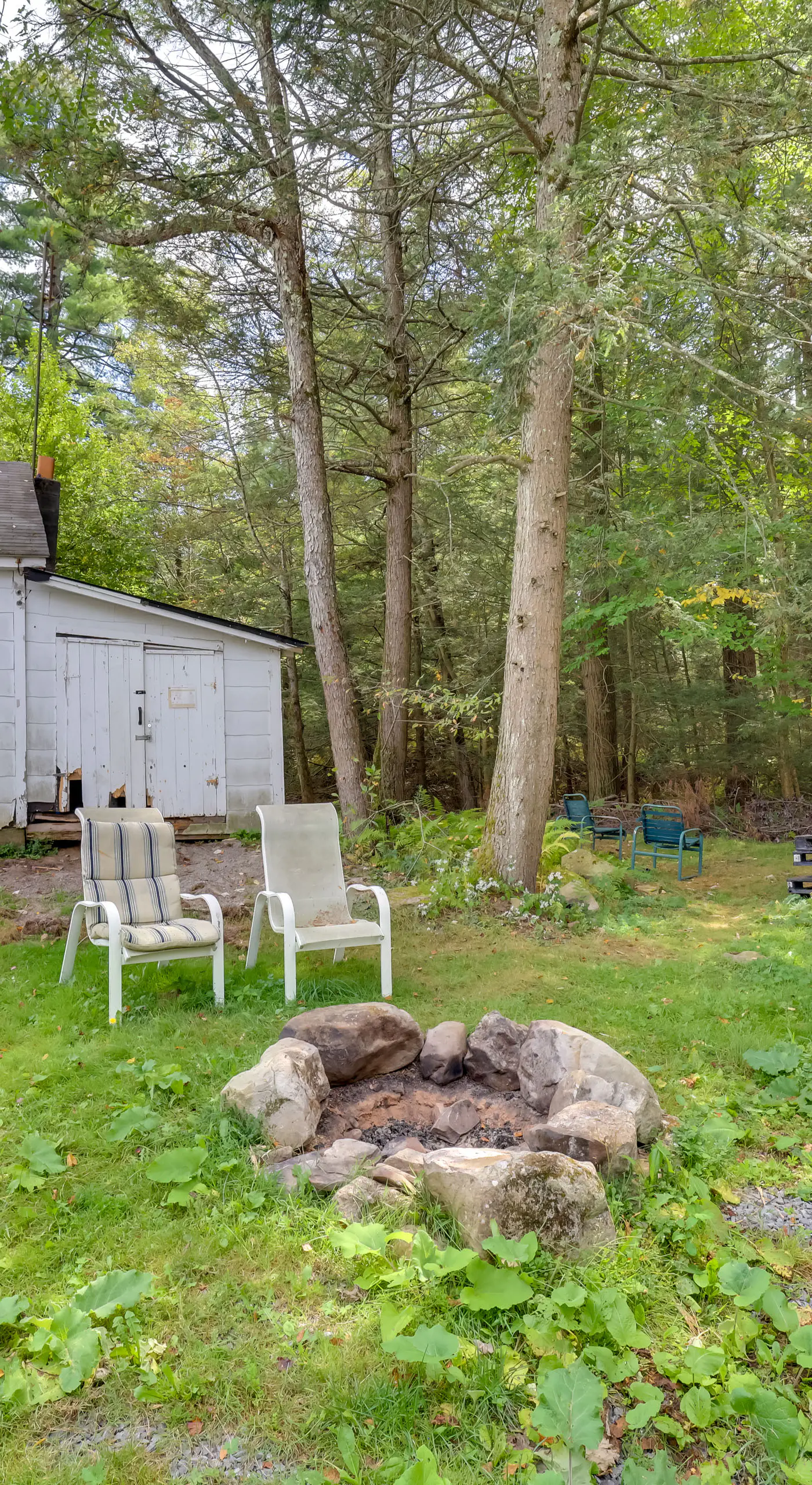 Explore the Poconos! Cozy Creekside Cabin w/ Patio