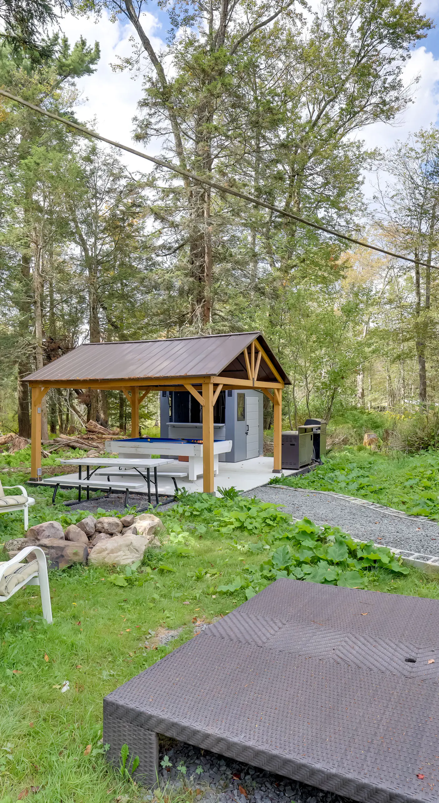 Explore the Poconos! Cozy Creekside Cabin w/ Patio