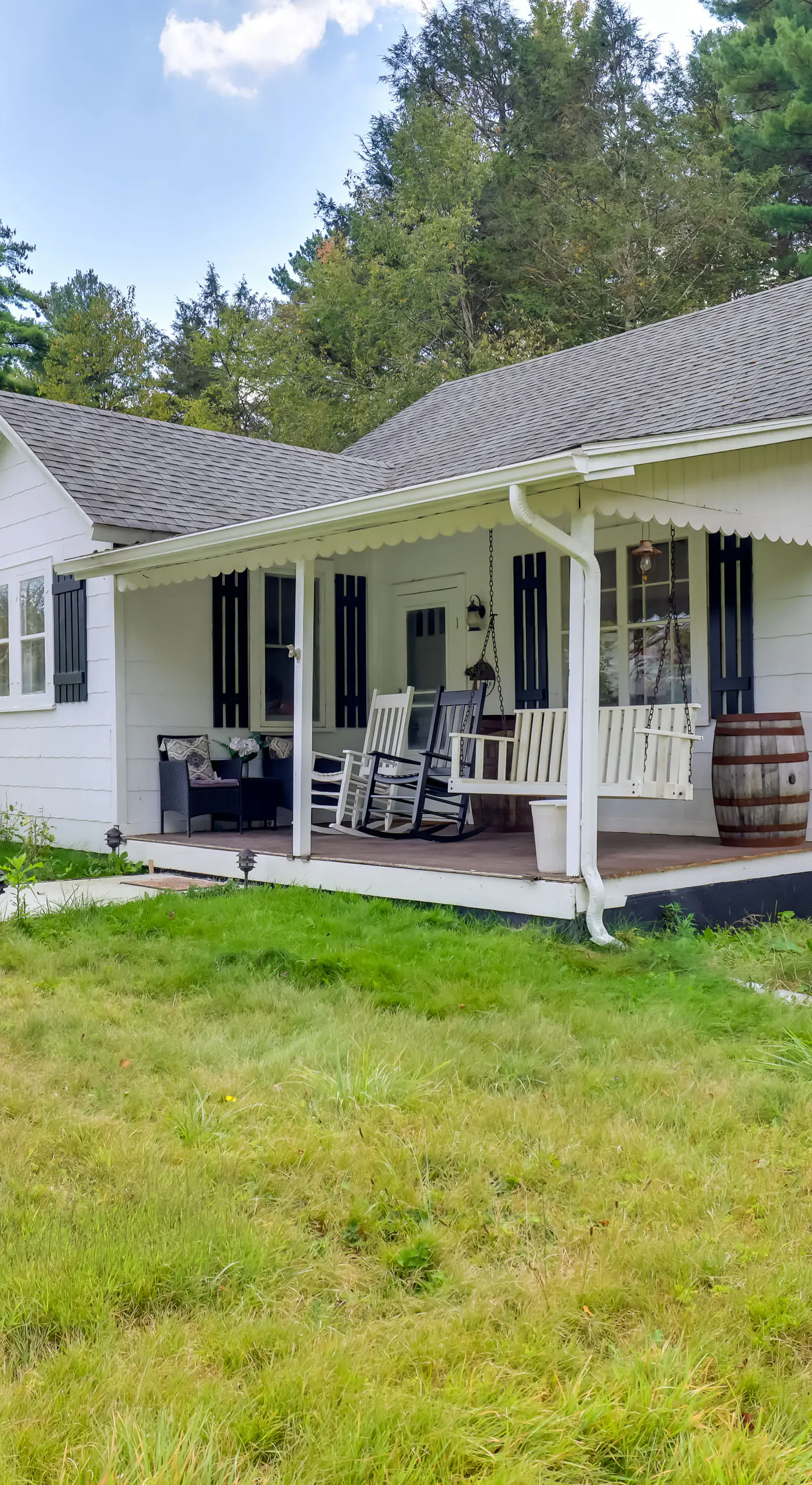 Explore the Poconos! Cozy Creekside Cabin w/ Patio
