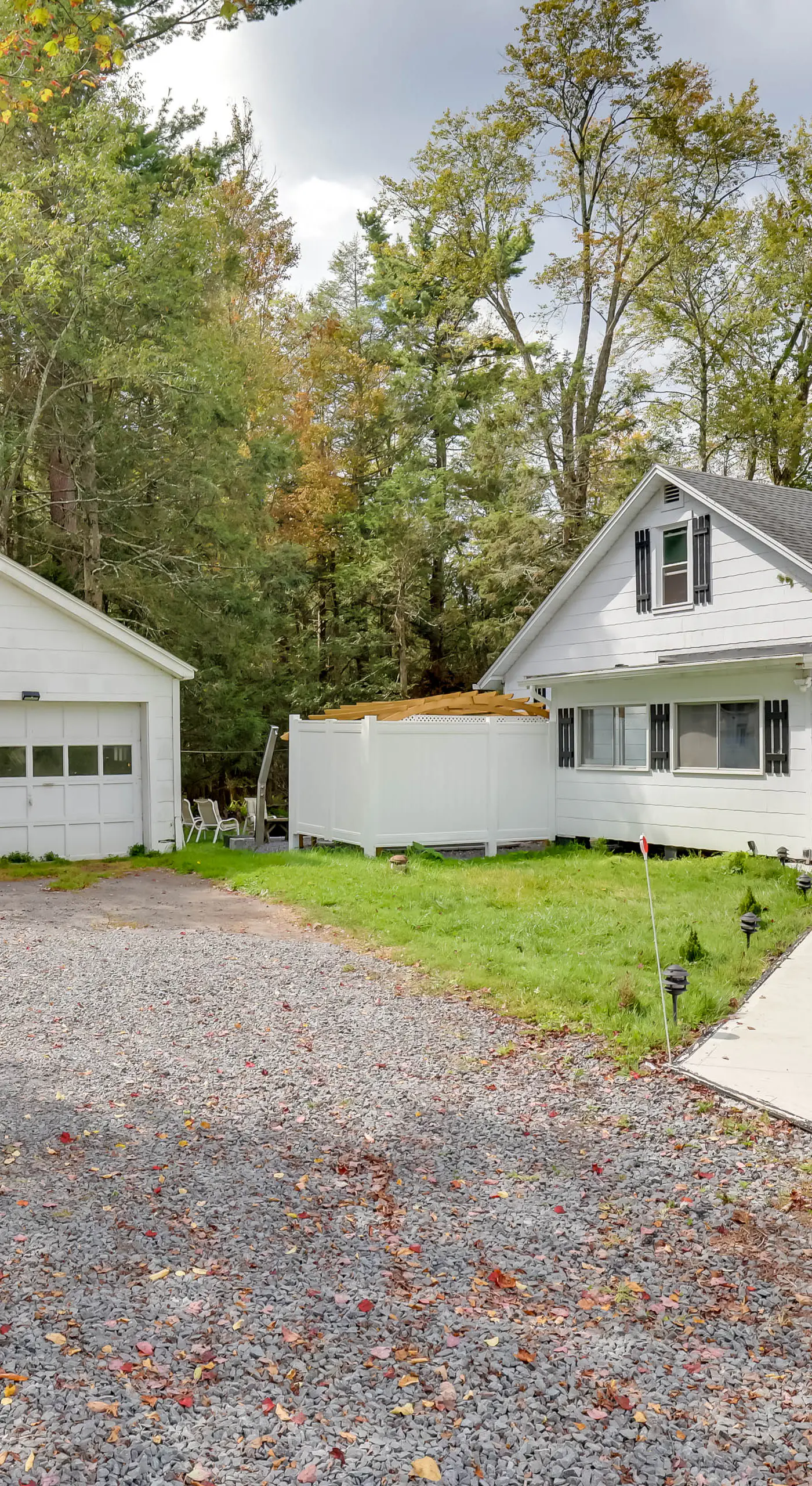 Explore the Poconos! Cozy Creekside Cabin w/ Patio