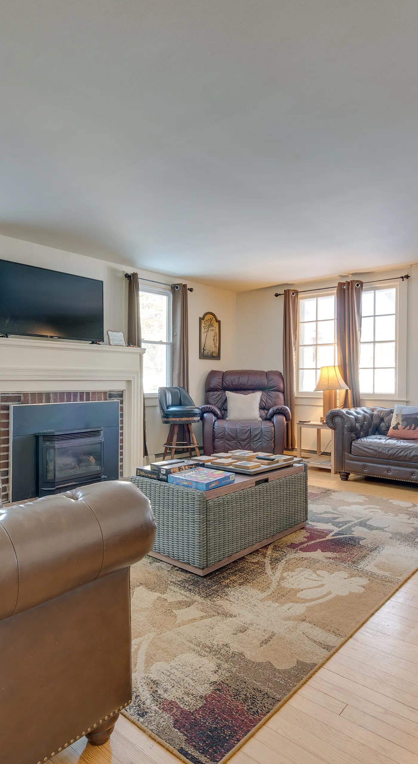 Explore the Poconos! Cozy Creekside Cabin w/ Patio