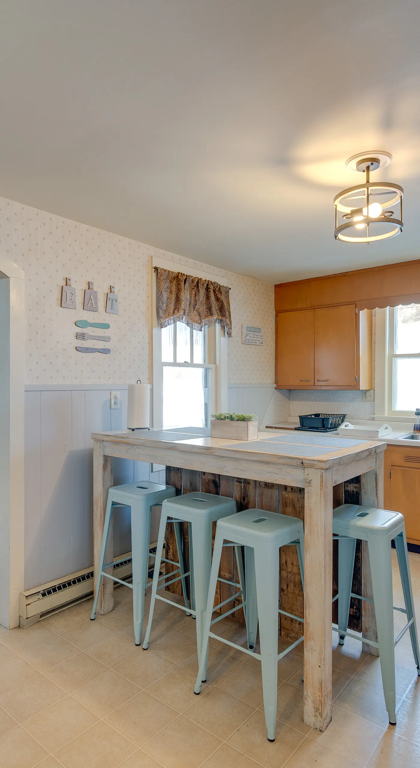 Explore the Poconos! Cozy Creekside Cabin w/ Patio