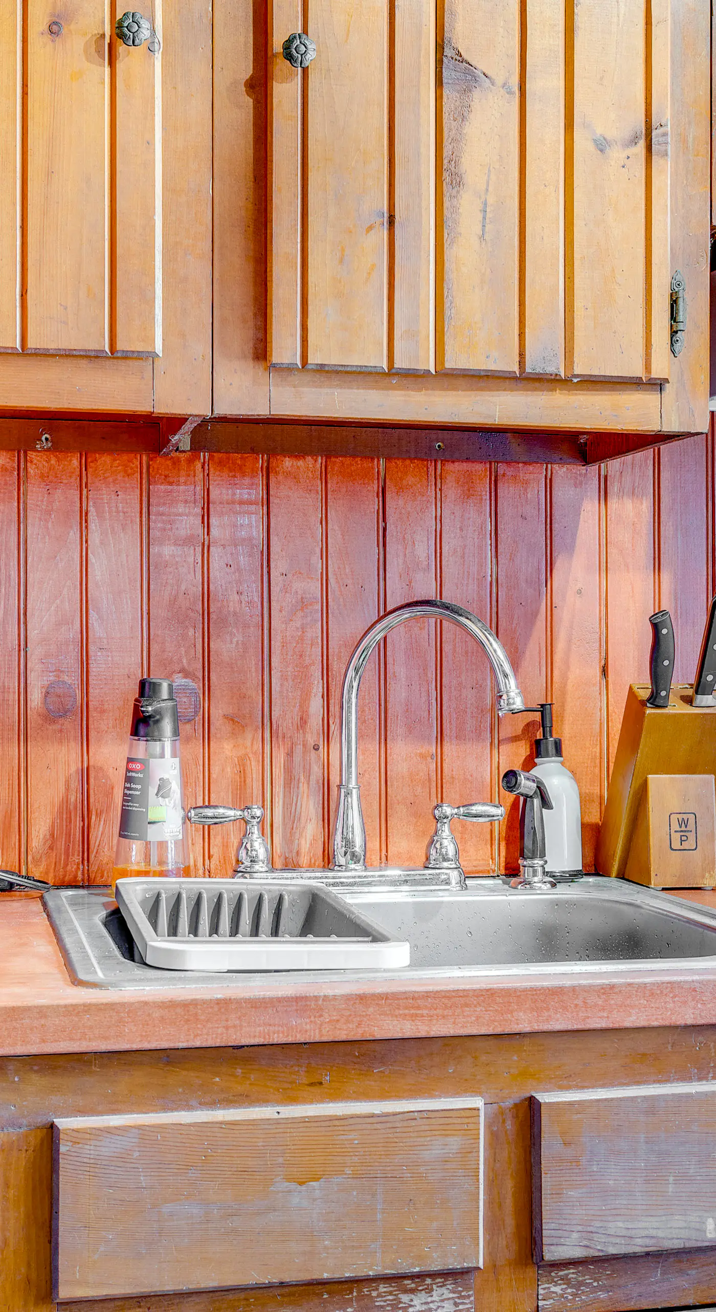 Easy Interstate Access: Original Poconos Log Cabin