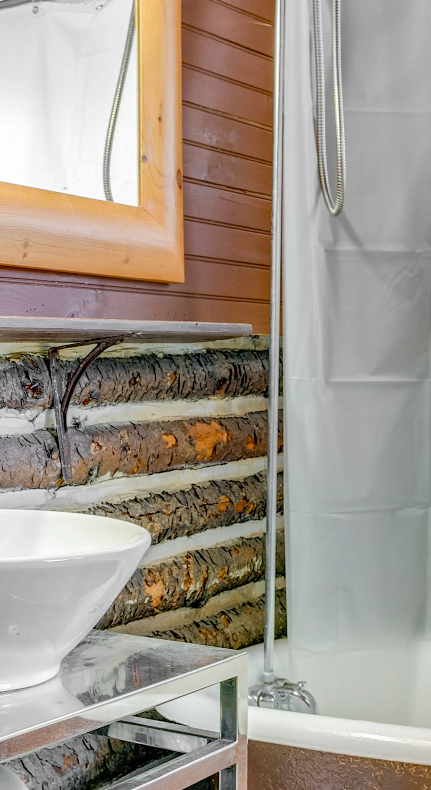 Easy Interstate Access: Original Poconos Log Cabin