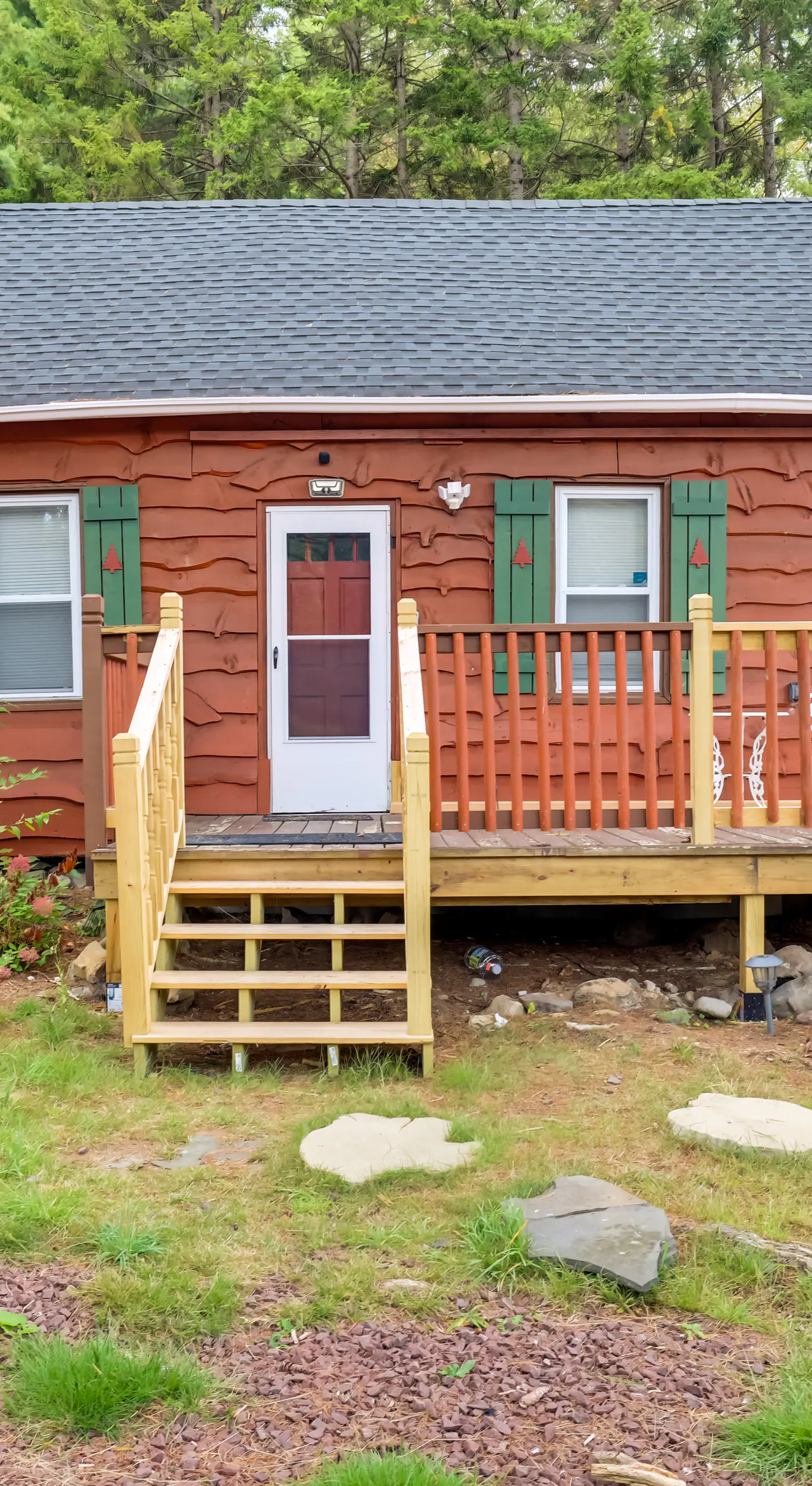 Easy Interstate Access: Original Poconos Log Cabin