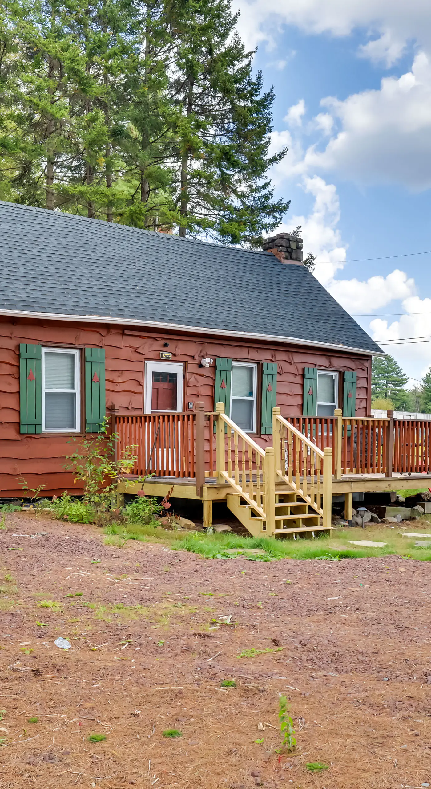 Easy Interstate Access: Original Poconos Log Cabin