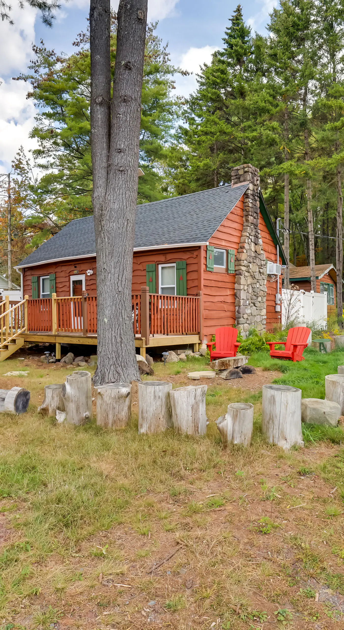 Easy Interstate Access: Original Poconos Log Cabin