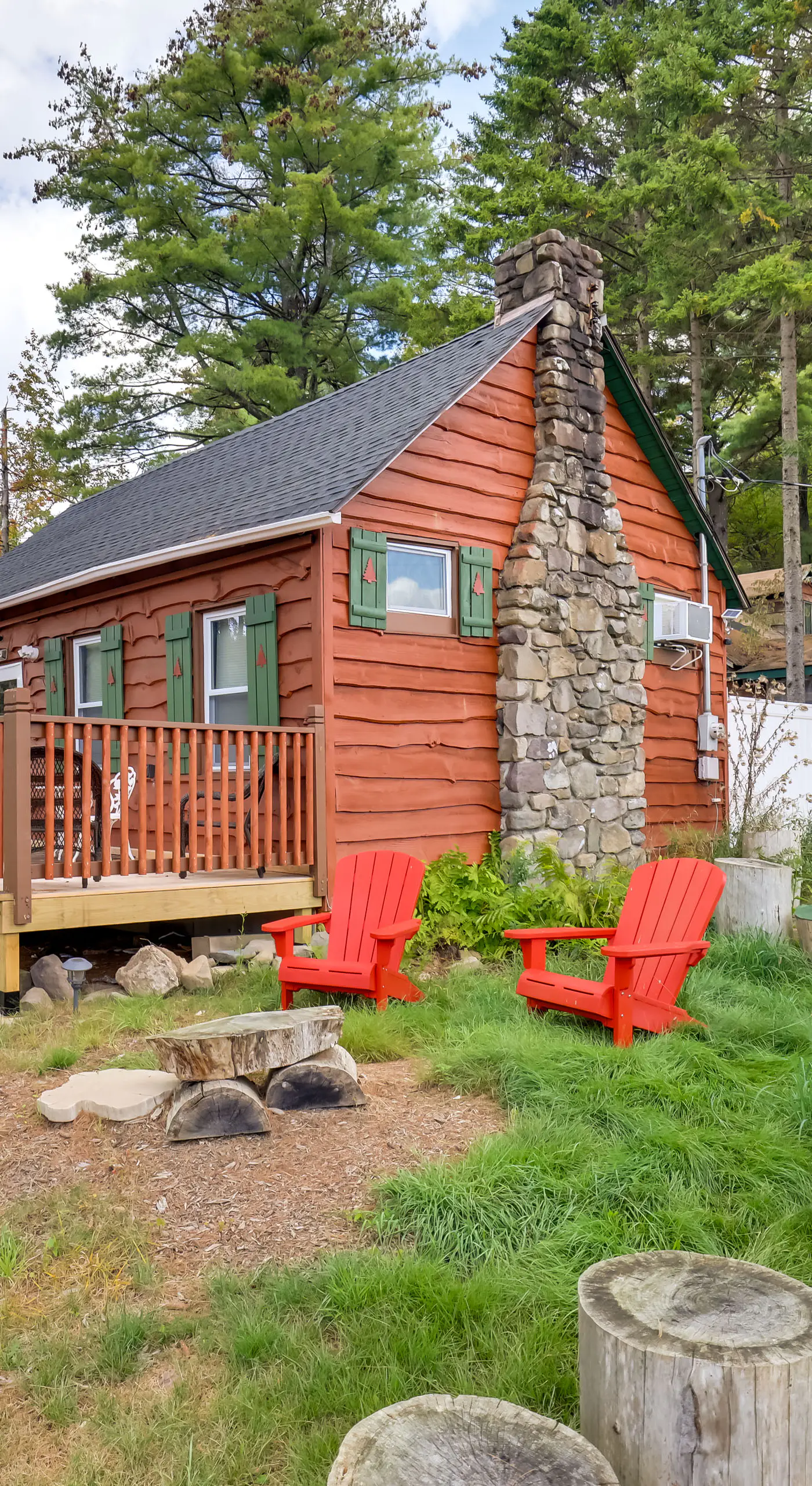 Easy Interstate Access: Original Poconos Log Cabin